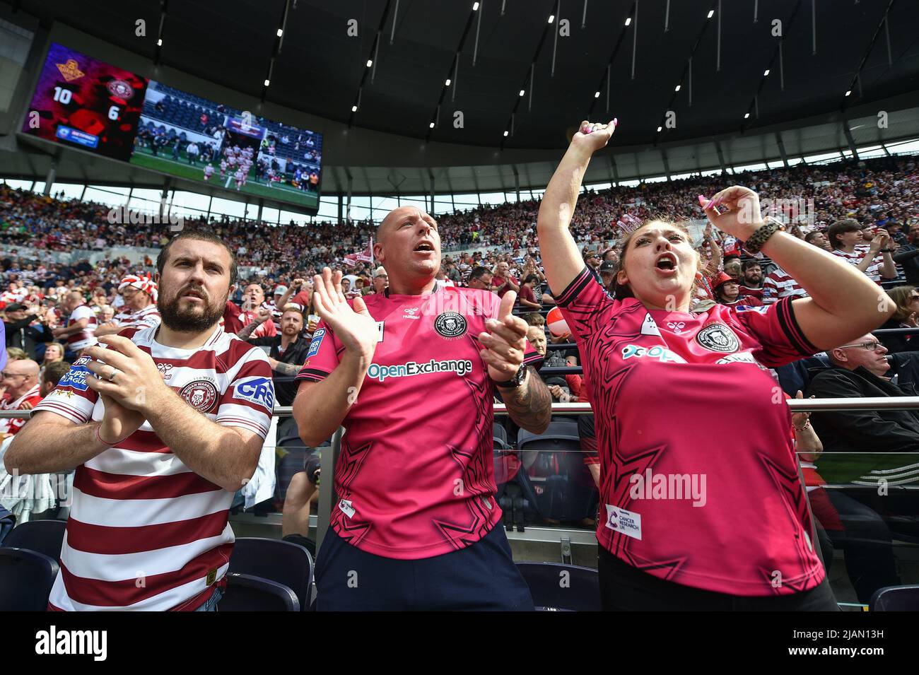 London, England - 28.. Mai 2022 - Fans von Wigan Warriors. Rugby League Betfred Challenge Cup Final Huddersfield Giants vs Wigan Warriors im Totenham Hotspur Stadium, London, Großbritannien Dean Williams Stockfoto