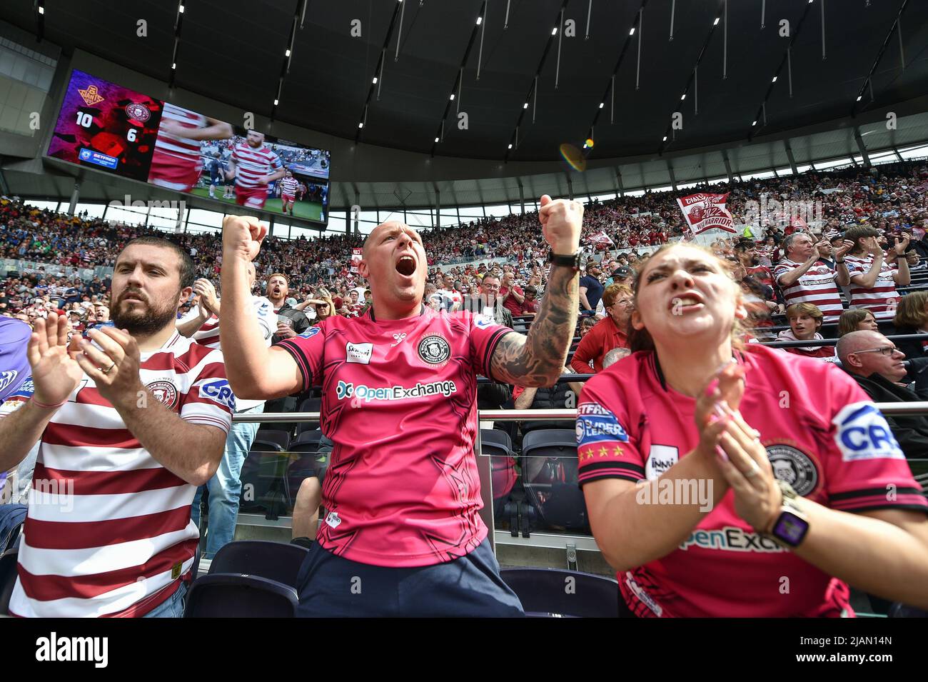 London, England - 28.. Mai 2022 - Fans von Wigan Warriors. Rugby League Betfred Challenge Cup Final Huddersfield Giants vs Wigan Warriors im Totenham Hotspur Stadium, London, Großbritannien Dean Williams Stockfoto