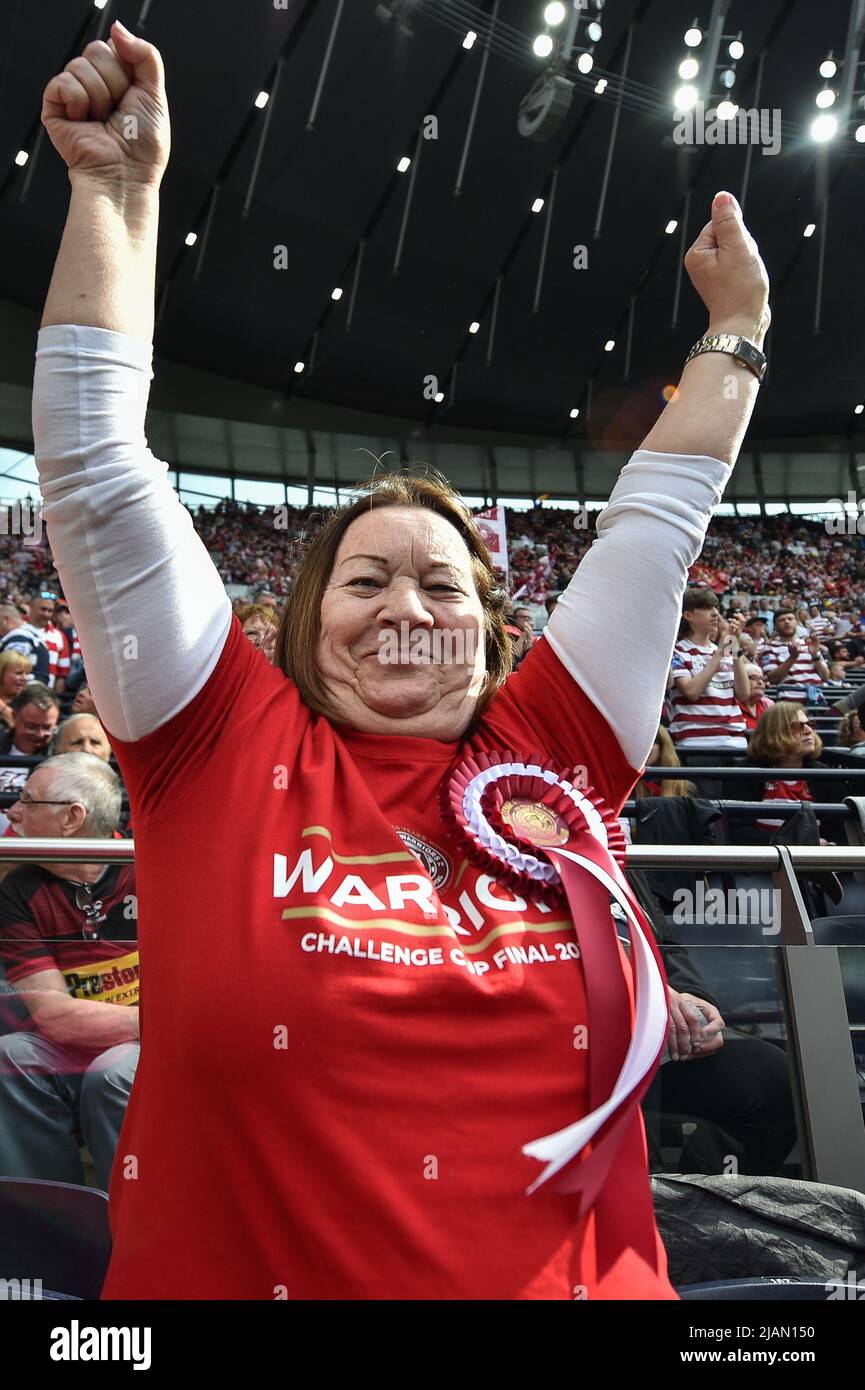 London, England - 28.. Mai 2022 - Fans von Wigan Warriors. Rugby League Betfred Challenge Cup Final Huddersfield Giants vs Wigan Warriors im Totenham Hotspur Stadium, London, Großbritannien Dean Williams Stockfoto