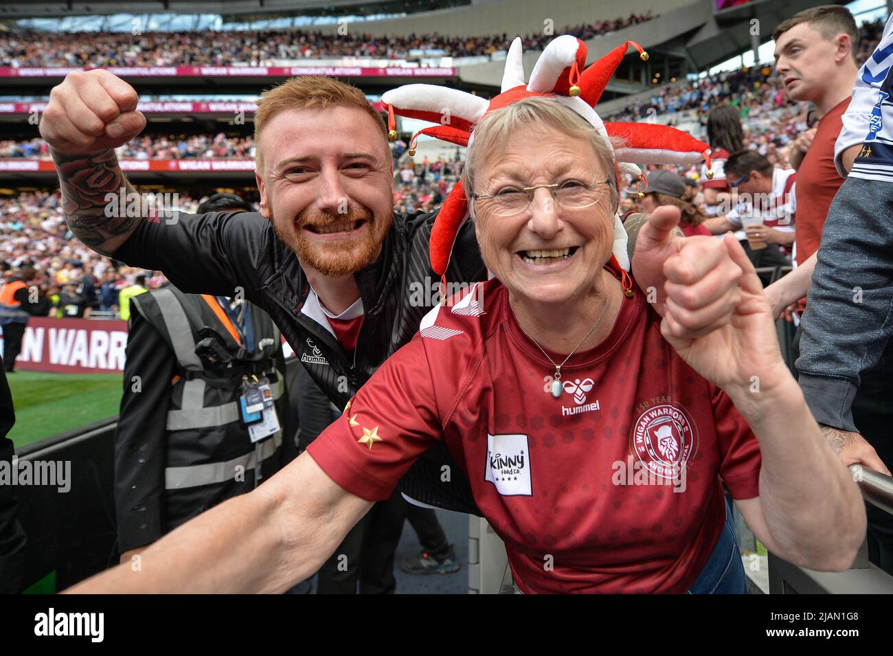 London, England - 28.. Mai 2022 - Fans von Wigan Warriors. Rugby League Betfred Challenge Cup Final Huddersfield Giants vs Wigan Warriors im Tottenham Hotspur Stadium, London, Großbritannien Dean Williams Stockfoto