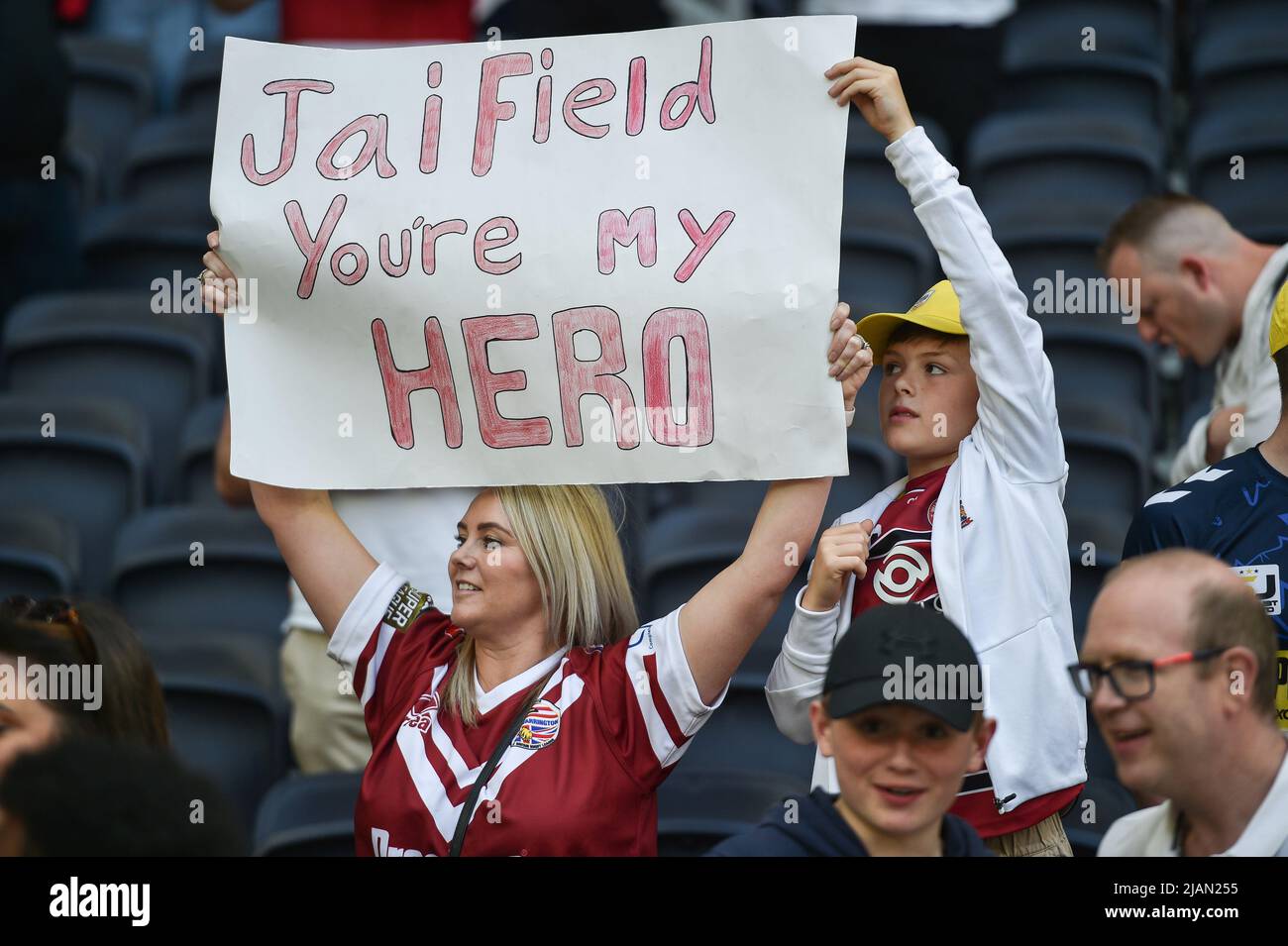 London, England - 28.. Mai 2022 - Fans von Wigan Warriors. Rugby League Betfred Challenge Cup Final Huddersfield Giants vs Wigan Warriors im Totenham Hotspur Stadium, London, Großbritannien Dean Williams Stockfoto