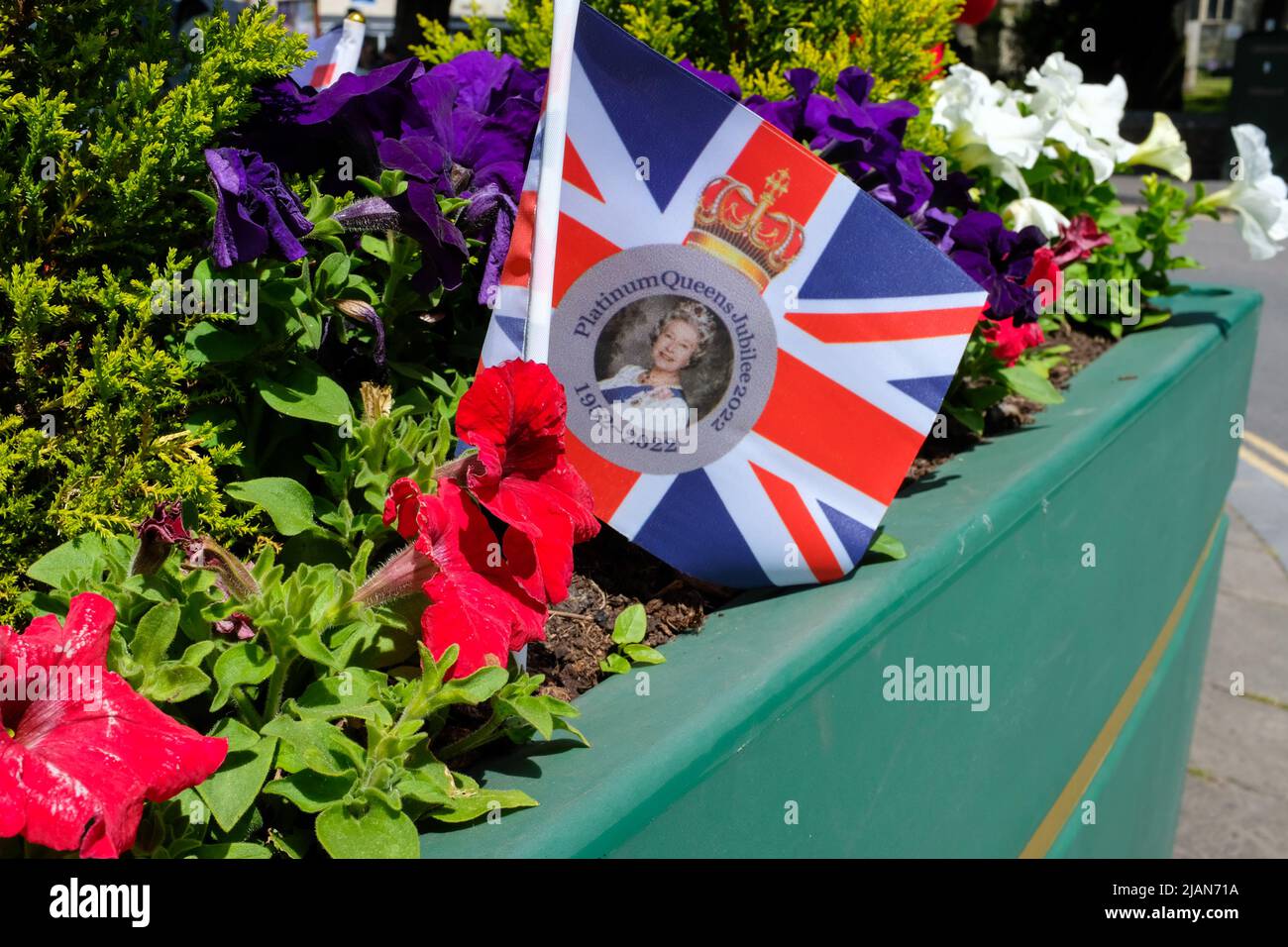 Die Flagge der Platinum Jubilee Union ist zu sehen. Wilton UK, Juni 2022. Stockfoto