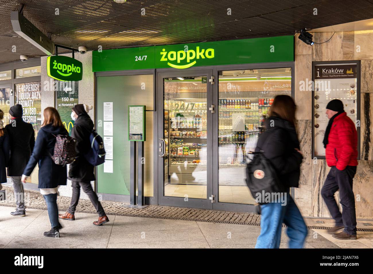 Krakau, Polen, Zappka autonomer Einzelhandel, Zabka-Convenience-Store-Kette automatisierter Verkaufsort vor der Tür, Entrace redaktionelle Aufnahme. Autonome Geschäfte Kontra Stockfoto