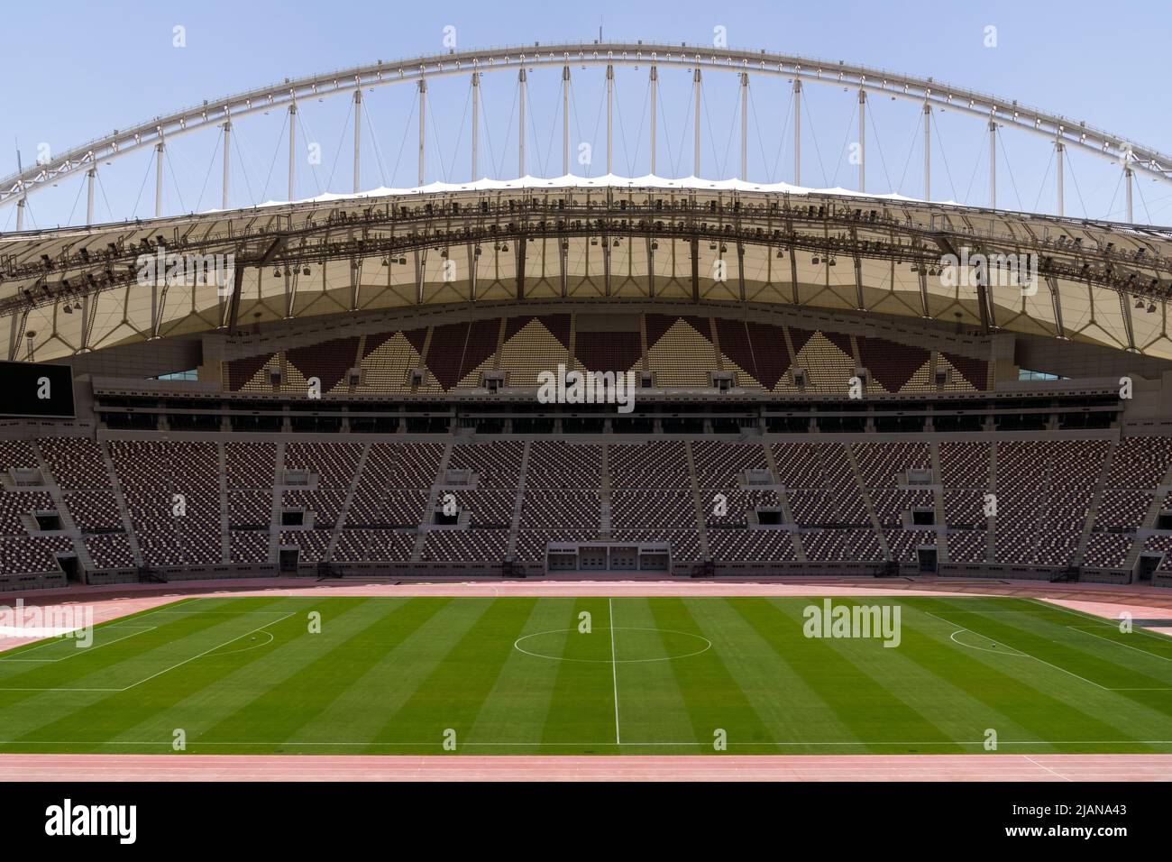 Khalifa International Stadium - die Arena mit 40.000 Sitzplätzen ist das älteste der 8 Stadien, in denen Spiele der FIFA Fußball-Weltmeisterschaft Katar 2022 stattfinden werden. Stockfoto