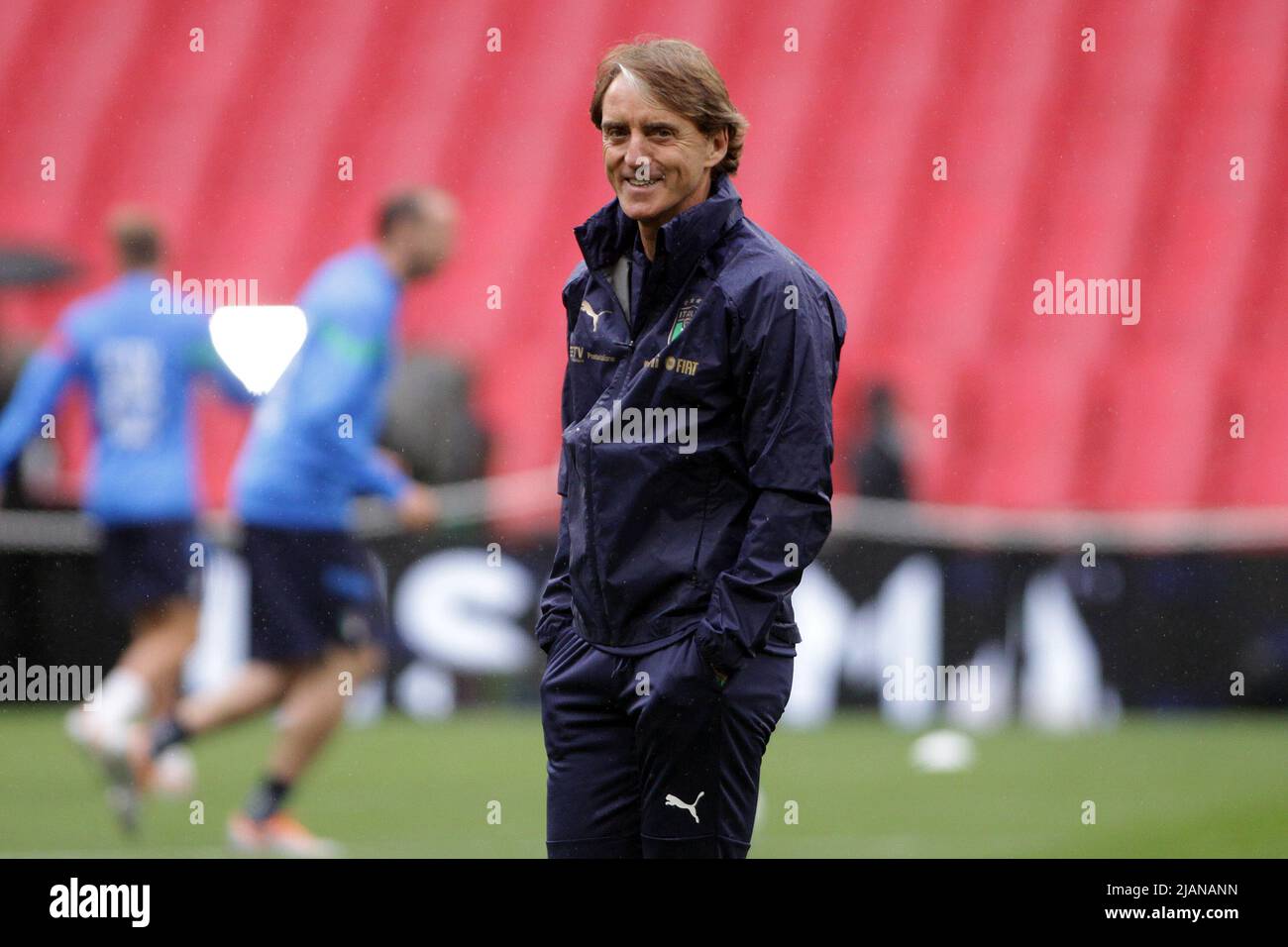 London, Großbritannien. 31.. Mai 2022. Roberto Mancini, der Manager der italienischen Fußballmannschaft, schaut während des Trainings zu. Training der italienischen Mannschaft im Wembley-Stadion am 31.. Mai 2022 vor dem Spiel Finalissima 2022, Italien gegen Argentinien morgen in London. Nur zur redaktionellen Verwendung. PIC by Steffan Bowen/Andrew Orchard Sports Photography/Alamy Live News Credit: Andrew Orchard Sports Photography/Alamy Live News Stockfoto