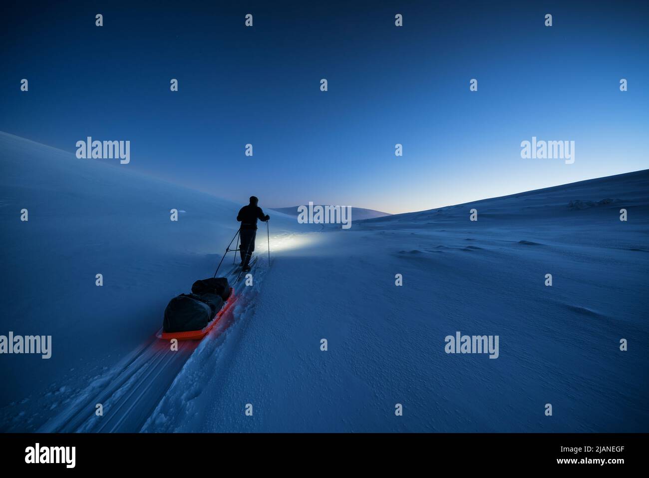 Skitouren in Enontekiö während der Polarnacht, Lappland, Finnland Stockfoto