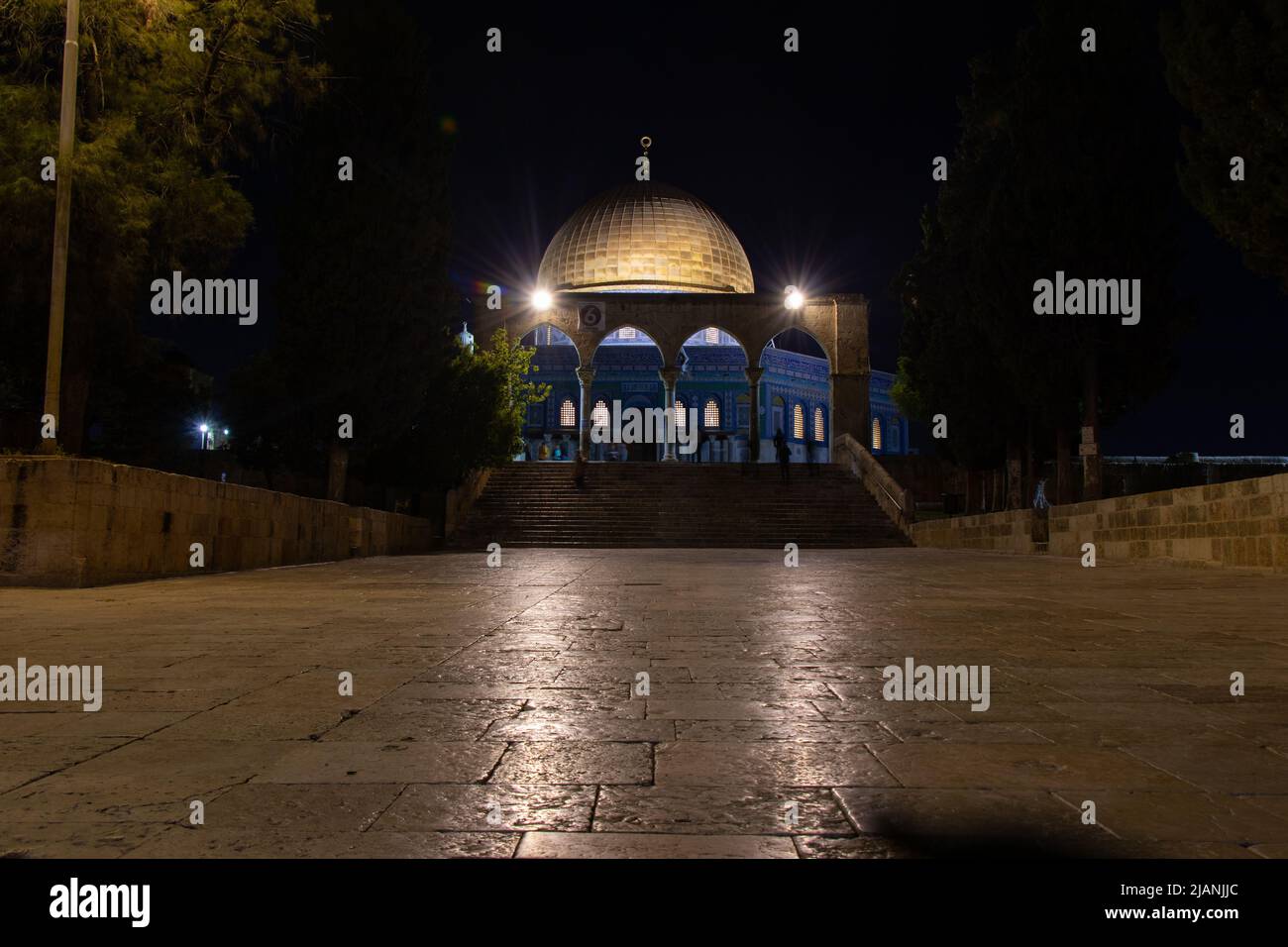 Nachtansicht des Golden Dome of the Rock. Qubbat al-Sakhra. Alte islamische Architektur in Jerusalem - Israel Stockfoto