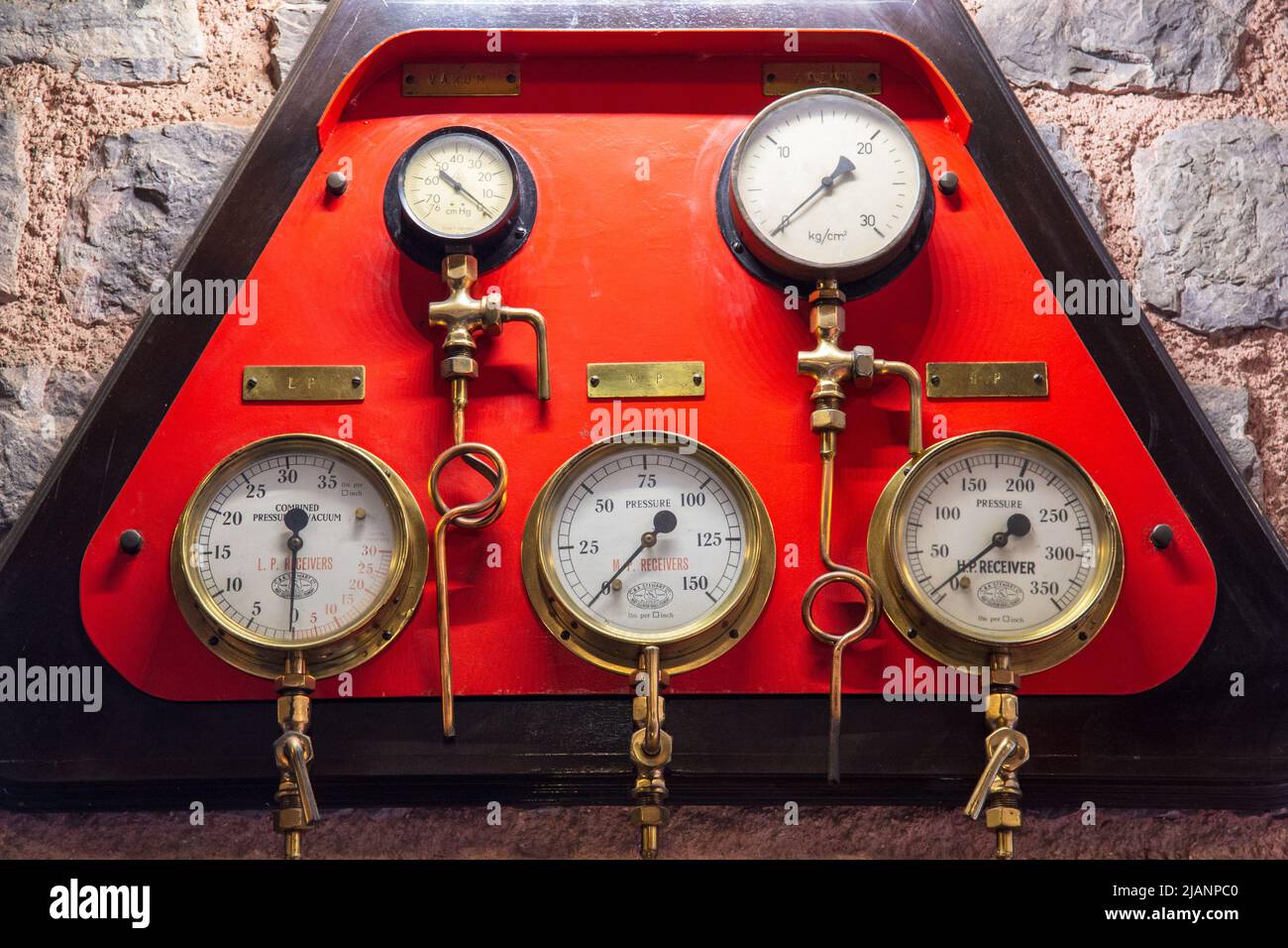 Istanbul, Türkei, 23. März 2019: Geräte für Manometer, Manometer an einem Gasregler in einem Laboranalysegeräte. Rahmi M. Koc Stockfoto