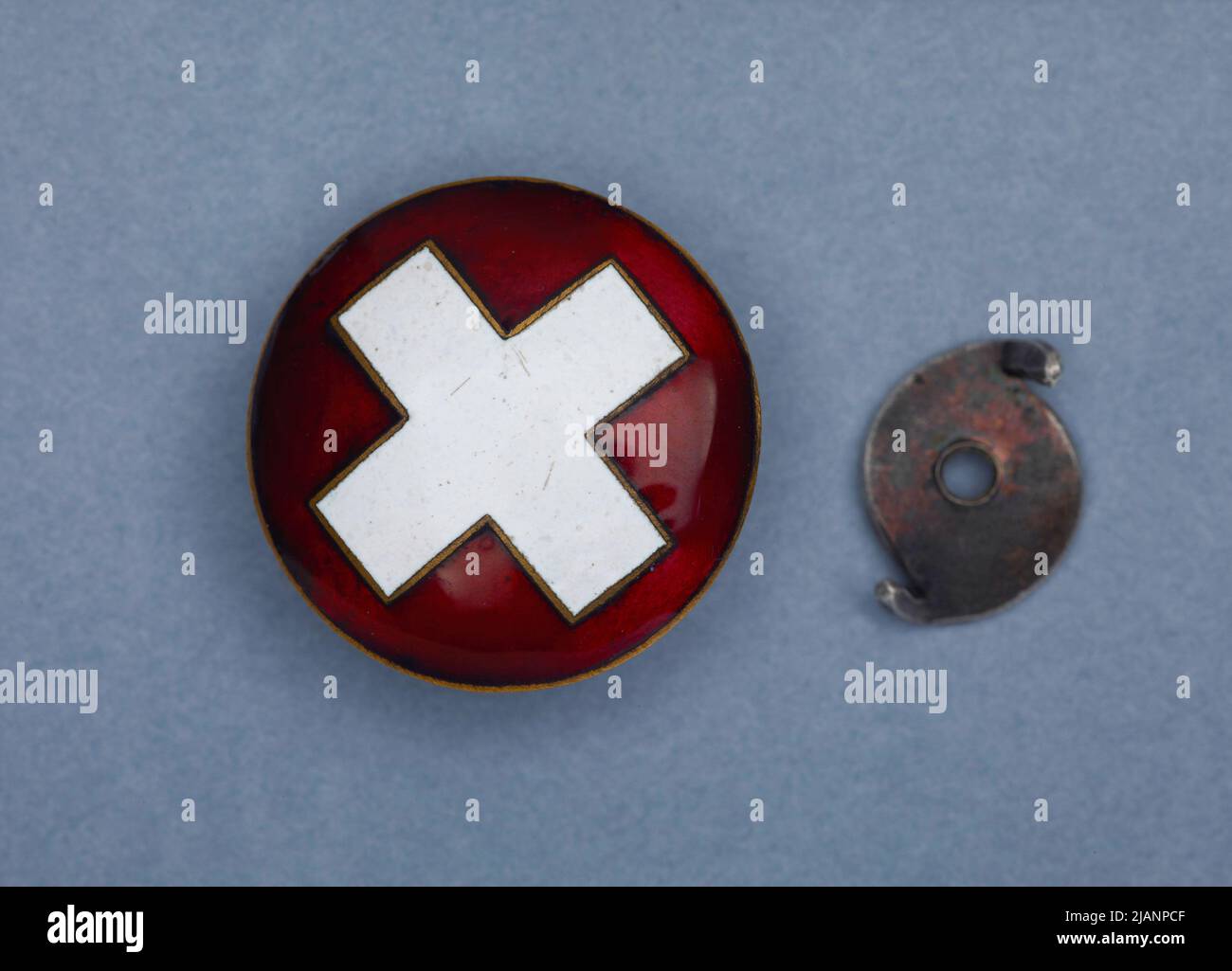 Gedenkabzeichen des Freiwilligen des Polnischen Weißen Kreuzes Stockfoto