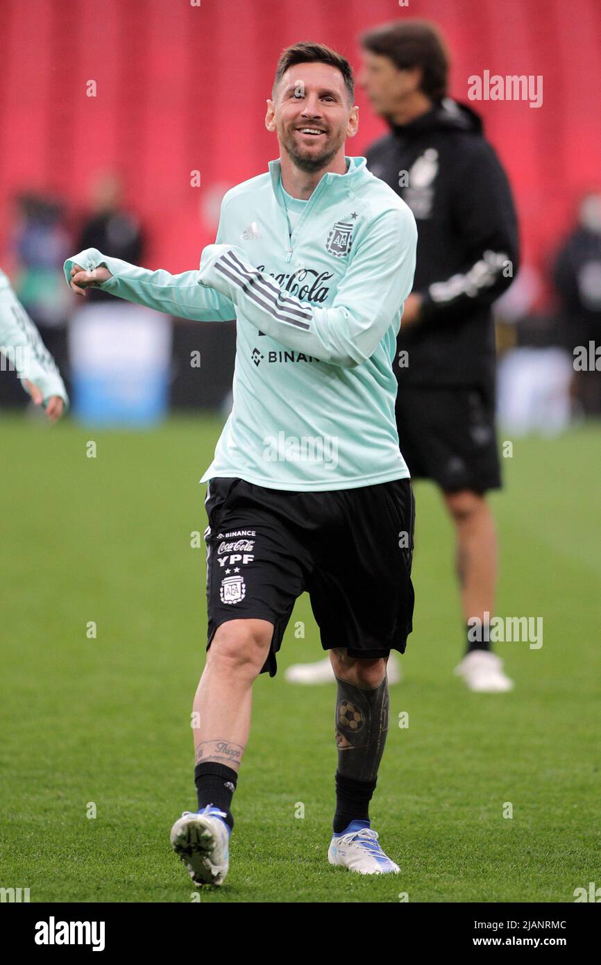 London, Großbritannien. 31.. Mai 2022. Lionel Messi aus Argentinien lächelt während des Trainings für Finalissima. Argentinien Team Training Session im Wembley Stadion am 31.. Mai 2022 vor dem Finalissima 2022 Spiel, Italien gegen Argentinien morgen in London. Nur zur redaktionellen Verwendung. PIC by Steffan Bowen/Andrew Orchard Sports Photography/Alamy Live News Credit: Andrew Orchard Sports Photography/Alamy Live News Stockfoto