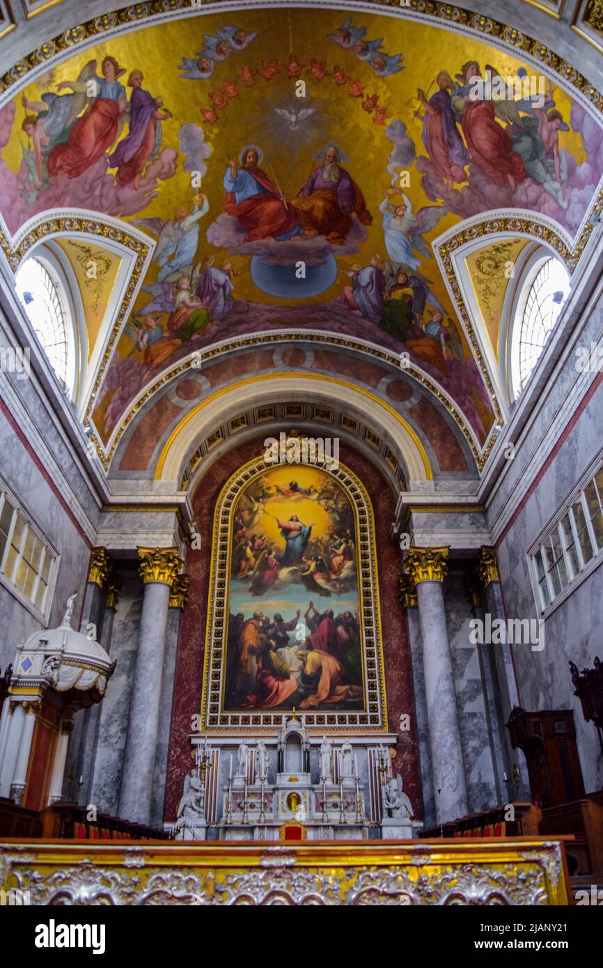 Das Innere der Basilika Esztergom, Sitz der katholischen Kirche Ungarns, ist ein neoklassizistisches Denkmal, das Anklänge der altägyptischen Architektur in einem vereint Stockfoto