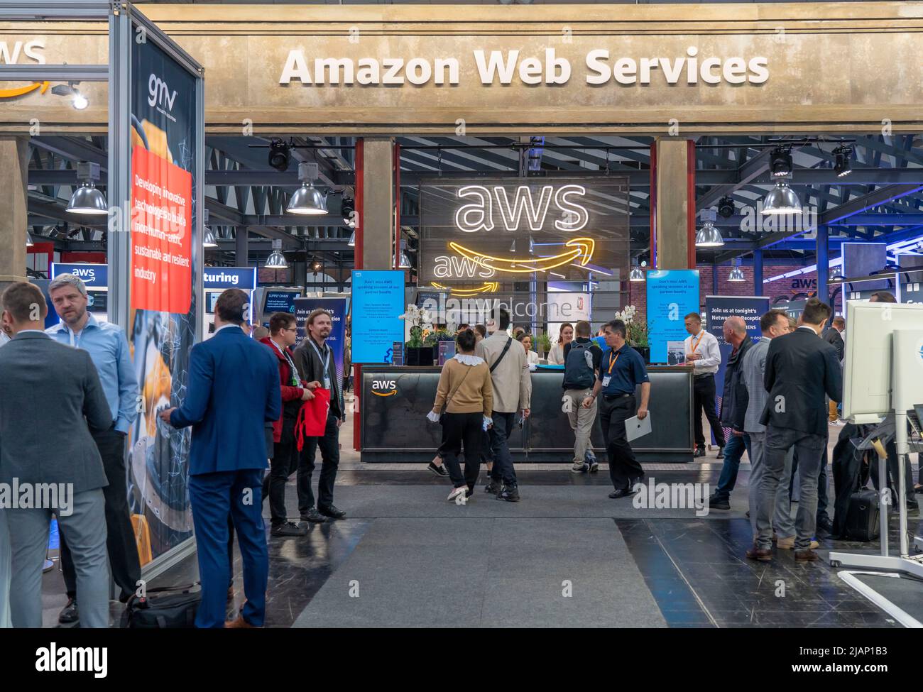Erster Tag auf der Hannover Messe 2022, Industriemesse, nach 2 Jahren Corona-Pause, Messehalle, Amazon Web Services, Niedersachsen, Deutschland Stockfoto