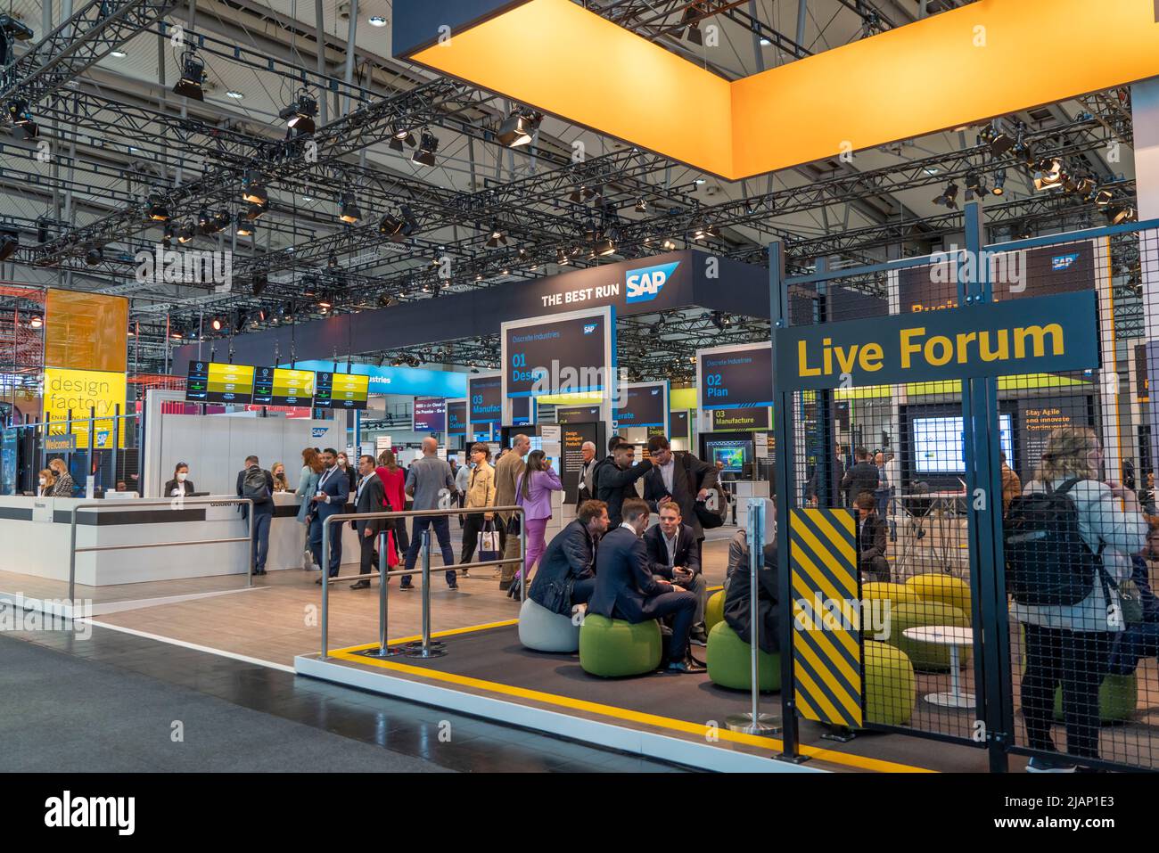Erster Tag auf der Hannover Messe 2022, Industriemesse, nach 2 Jahren Corona-Pause, Messehalle, SAP-Messestand, Niedersachsen, Deutschland Stockfoto