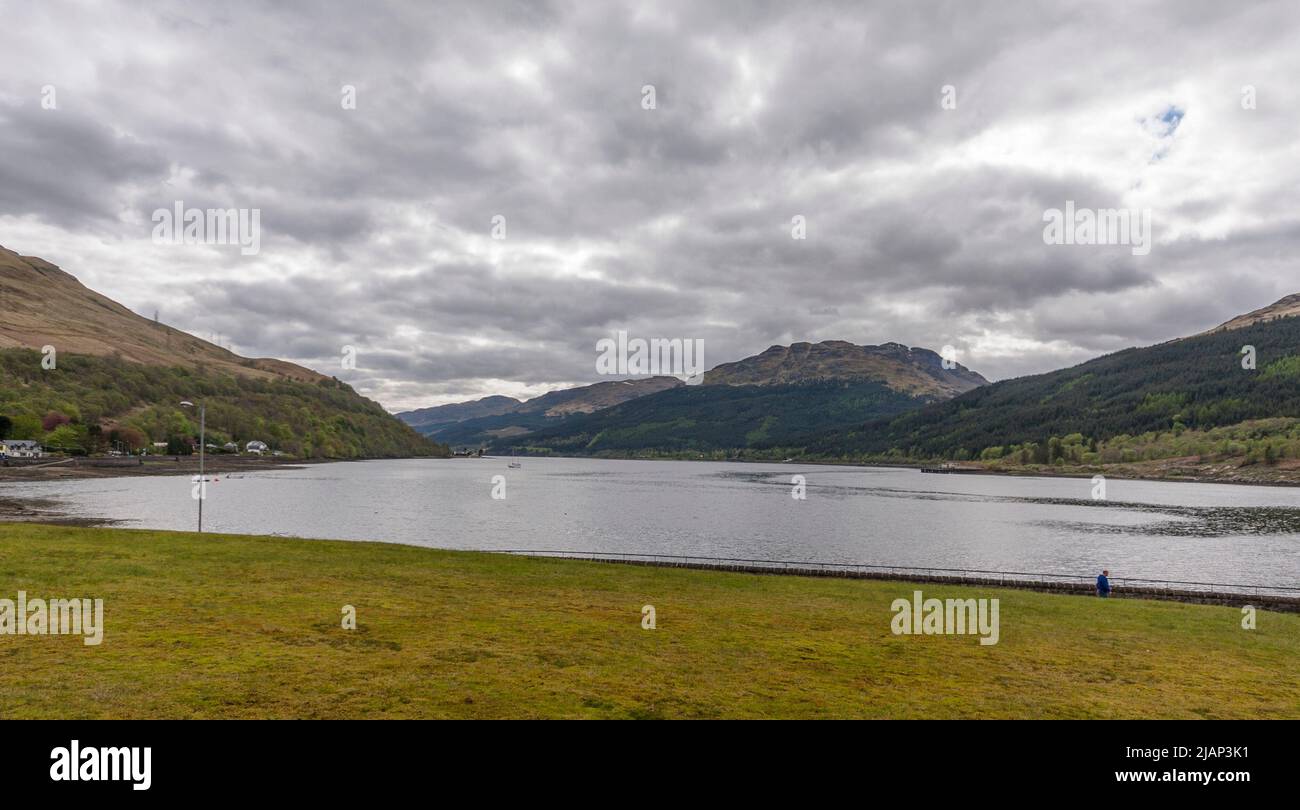 Eine malerische Aussicht auf Loch Long in Arrochar, Schottland, Großbritannien Stockfoto
