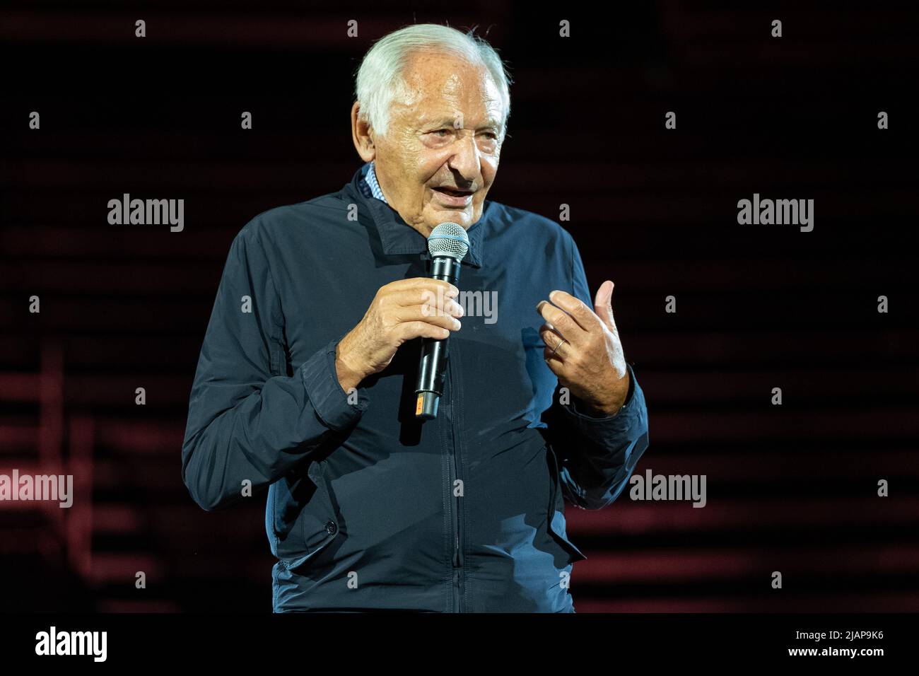 Verona, Italien 11. September 2020. Der berühmteste italienische Lyriker Mogol alias Giulio Rapetti Mogol während seines Live-Vors in der Arena di Verona. Stockfoto