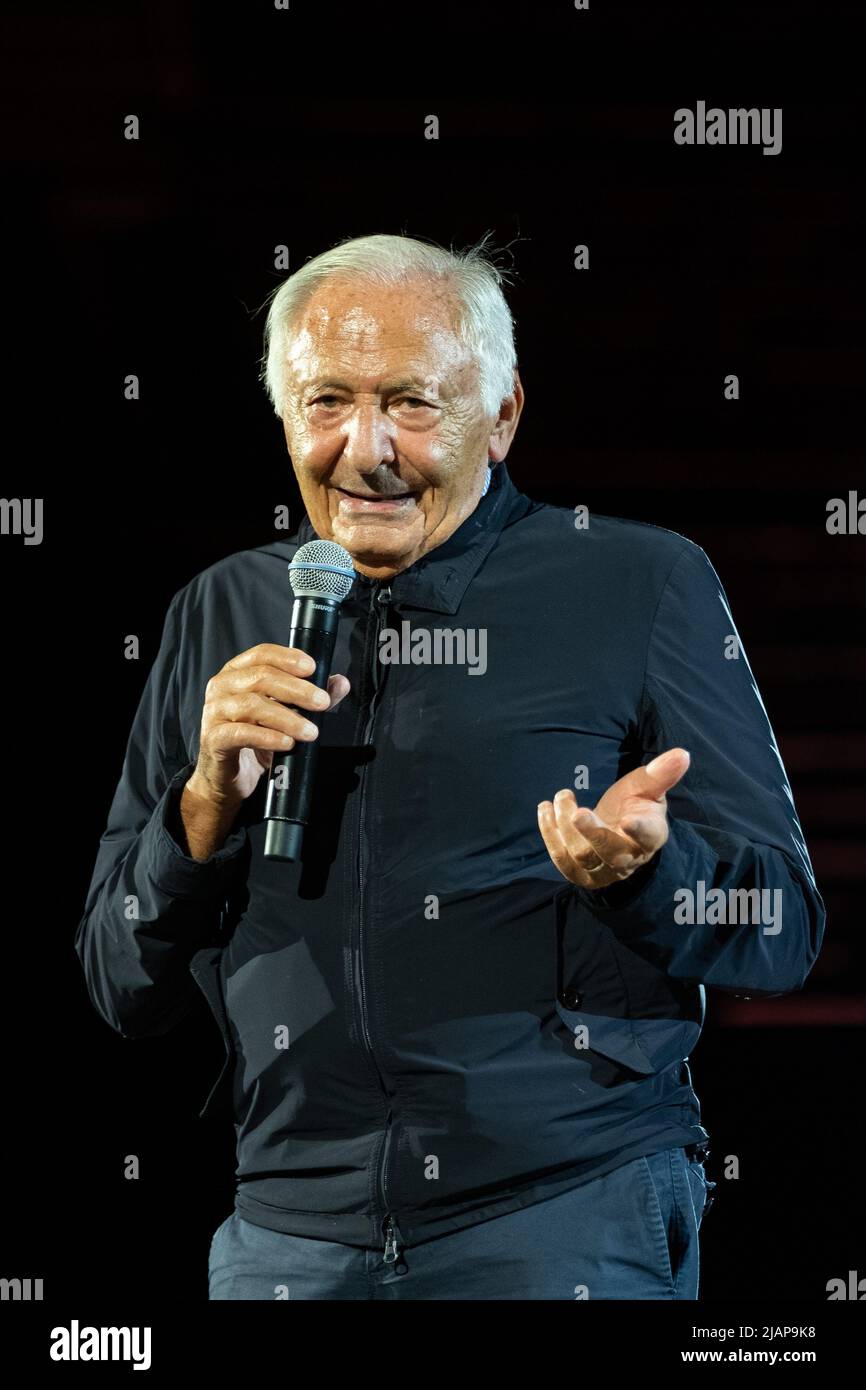 Verona, Italien 11. September 2020. Der berühmteste italienische Lyriker Mogol alias Giulio Rapetti Mogol während seines Live-Vors in der Arena di Verona. Stockfoto