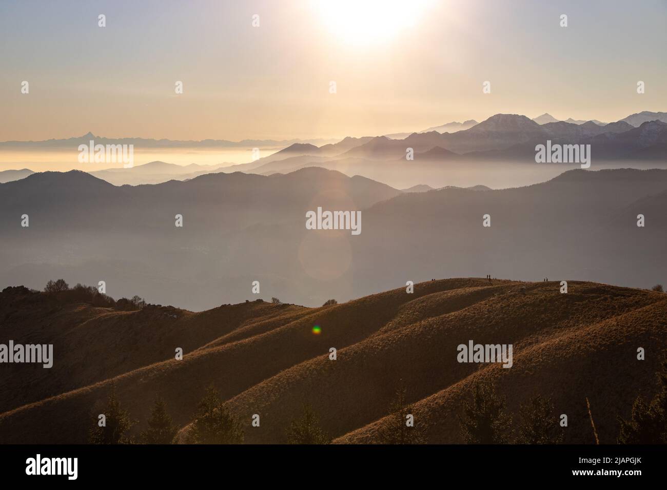 Sonnenlicht über den italienischen Bergen Stockfoto