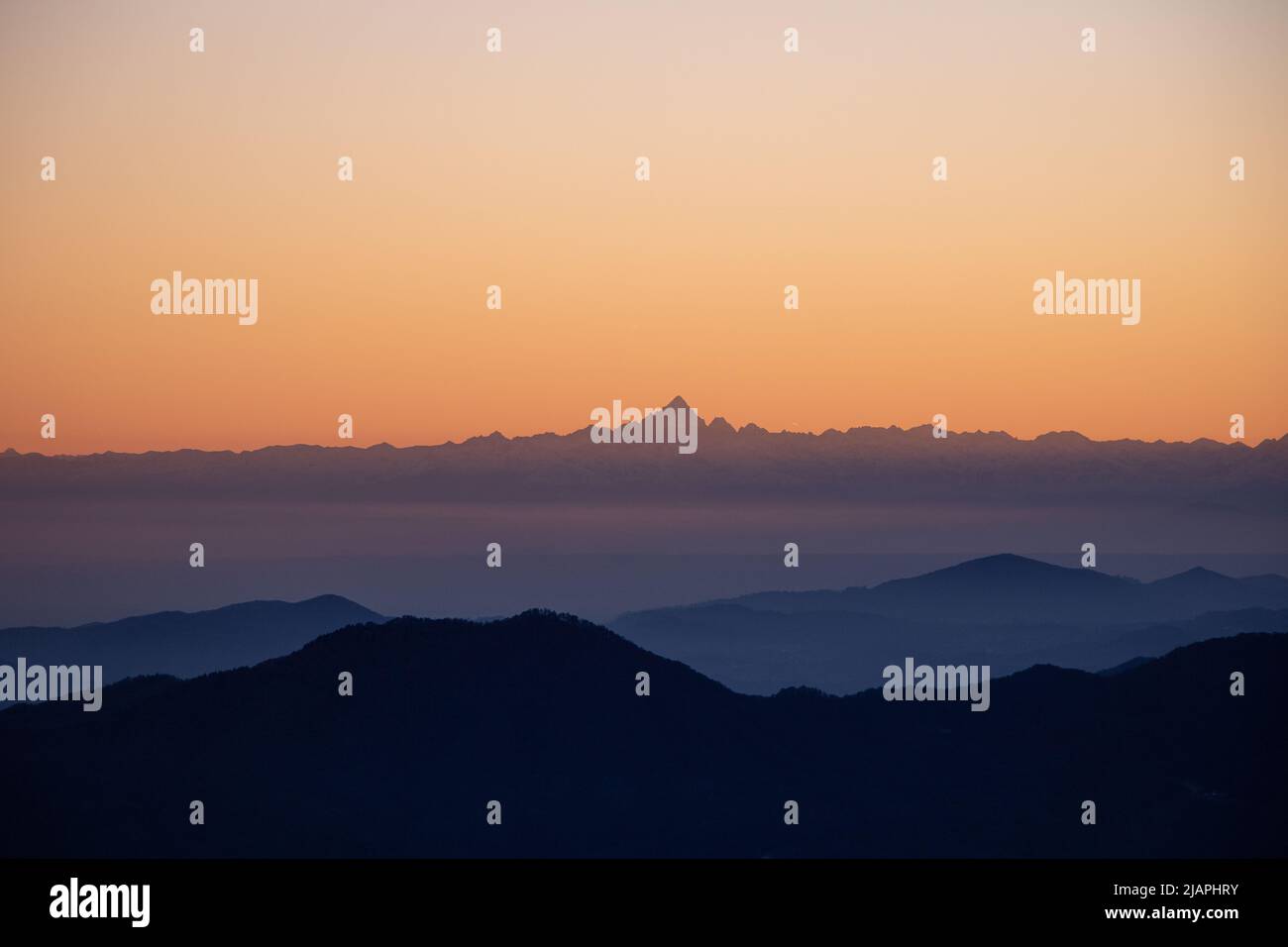Panoramablick mit dem Monviso in der Ferne Stockfoto