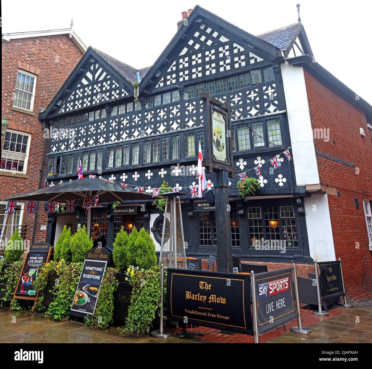 The Barley Mow Pub, 29 Old Market Place, Warrington, Cheshire, England, Großbritannien, Baujahr 1561 Stockfoto