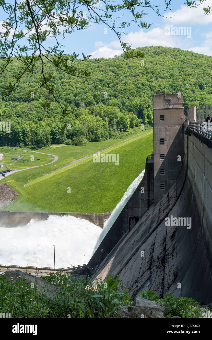Der Kinzua-Staudamm im Allegheny National Forest in Warren, Pennsylvania, USA Stockfoto