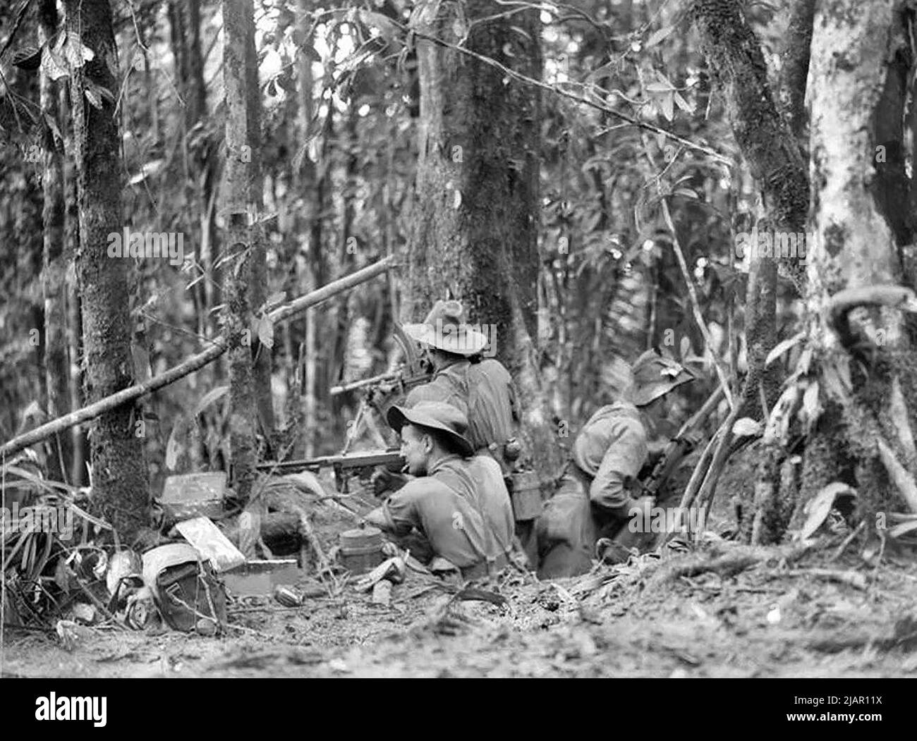 Soldaten des australischen 2/5. Infanterie-Bataillons um Salamaua, Neuguinea, ca. 1943 Stockfoto