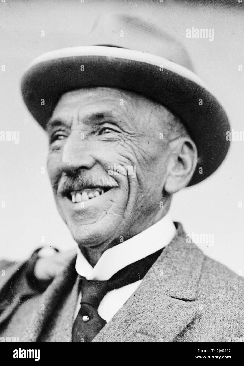 Der australische Premierminister Billy Hughes lächelt während der Feierlichkeiten in Sydney nach seiner Rückkehr von der Pariser Friedenskonferenz Ca. Juli 1919 Stockfoto