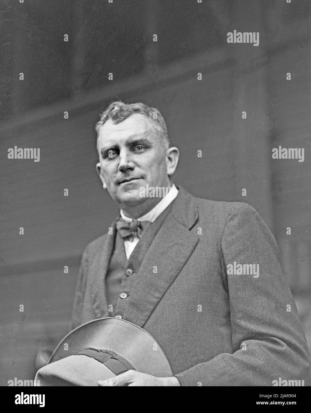 Der australische Staatsdiener Harold Page, der an Bord der Montoro in New South Wales ankommt, stammt vermutlich aus dem Territorium von Neuguinea, wo er Regierungssekretär war. Ca. 1930 Stockfoto