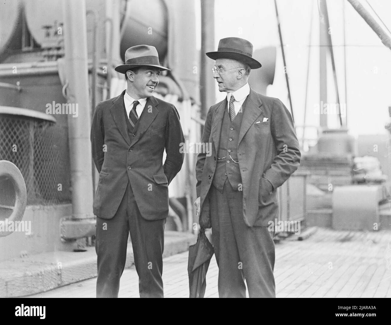 Ralph Piddington und sein Vater Australischer Richter Albert Piddington an Bord der RMS Niagara Ca. 1931 Stockfoto