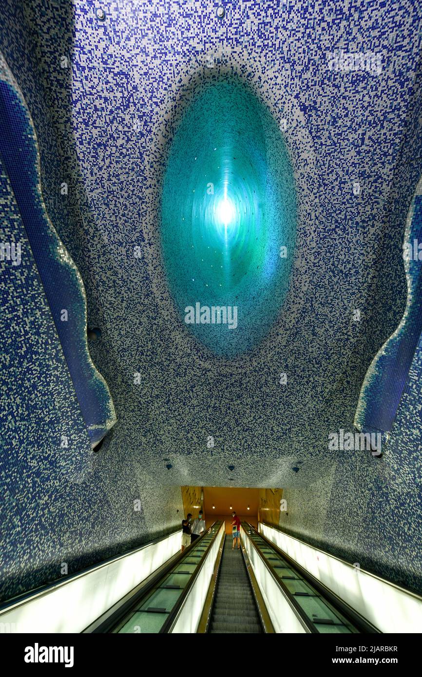 Neapel, Italien - 23. Aug 2021: Metrostation Toledo, das krönende Juwel der „Kunststationen“ der Metro von Neapel. Stockfoto