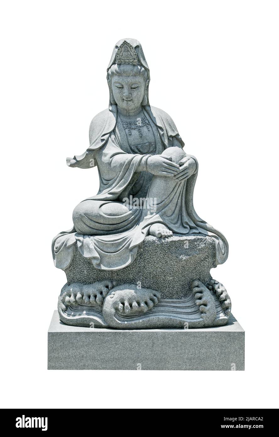 Isolierte Steinskulptur des sitzenden Guan Yin für Gartendekoration im Freien. Vorderansicht Skulptur des sitzenden Guan Yin. Stockfoto