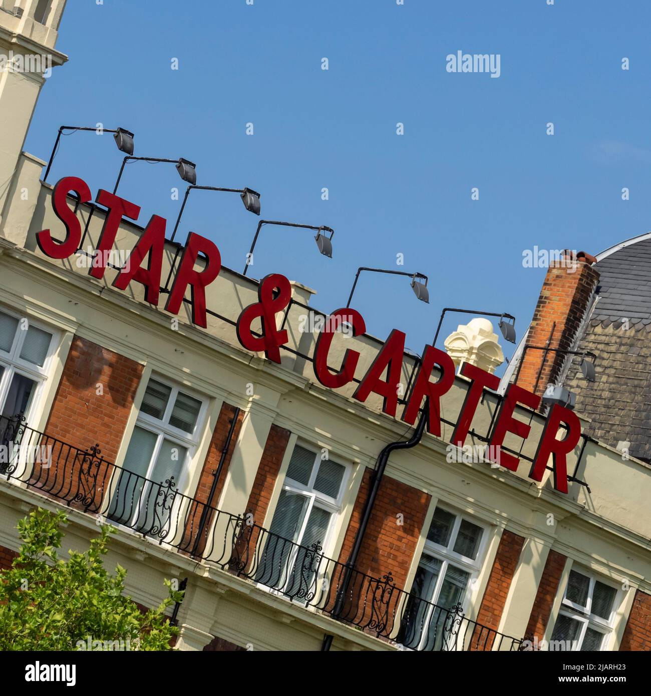 PUTNEY, LONDON, Großbritannien - 04. JULI 2018: Die Fassade des Star and Garter Pub, einem edwardianischen Gebäude Stockfoto