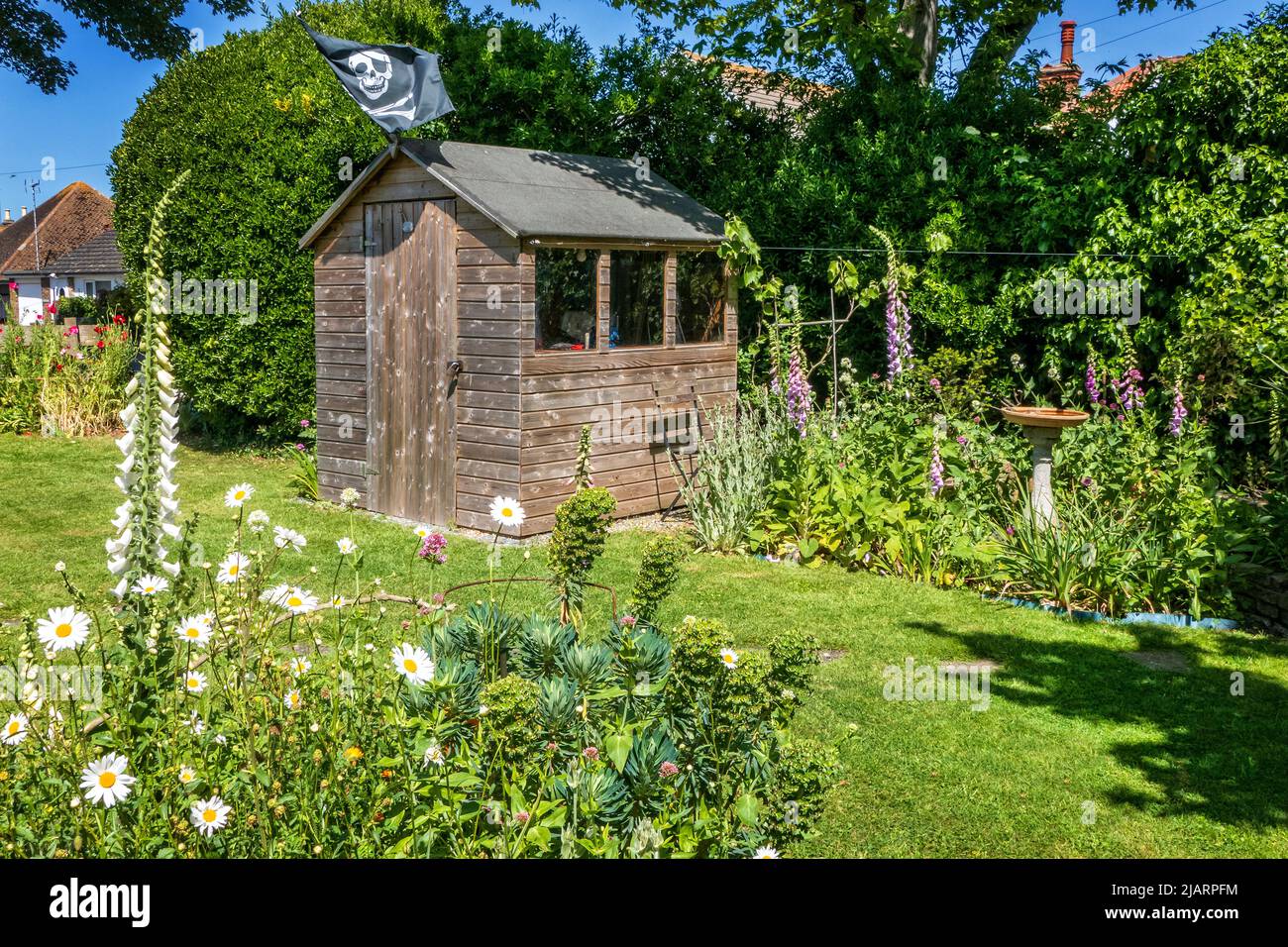 Englischer Cottage Garden im Mai Stockfoto