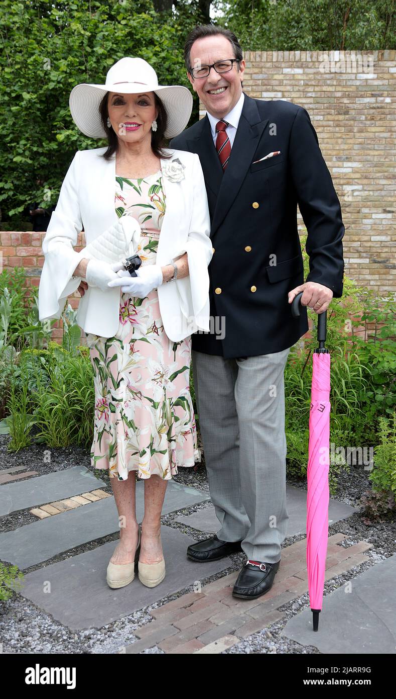 23. Mai 2022 - London, England, Großbritannien - Joan Collins und Percy Gibson nehmen an der Chelsea Flower Show 2022 Press Day Teil Stockfoto