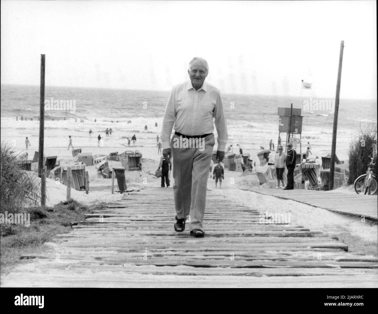Der Bundesbaumeister, Oscar Schneider, beim Spaziergang auf der Nordseeinsel Langeoog. Stockfoto