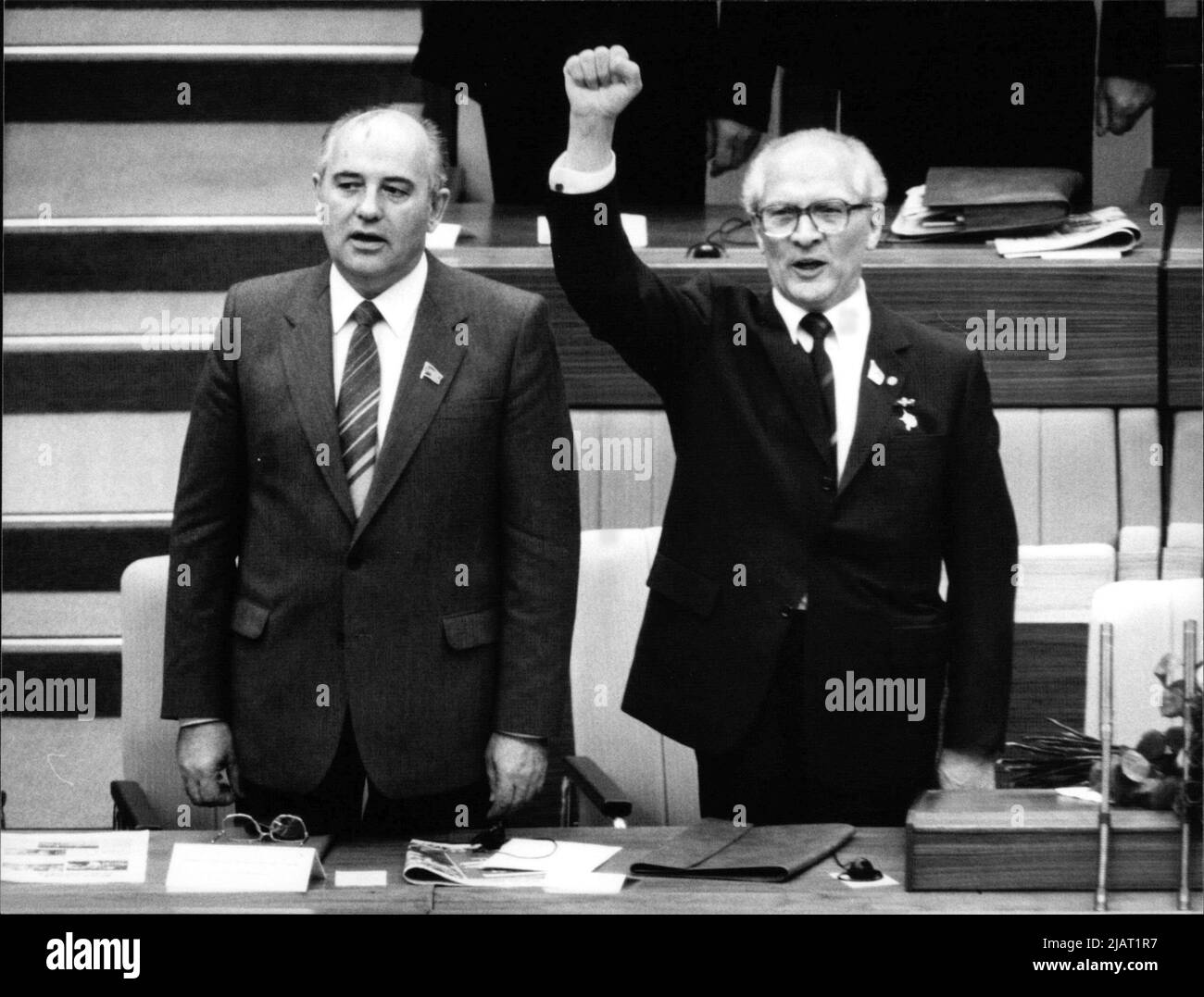 DDR-Staatschef Erich Honecker und der sowjetische Parteichef Michail Gorbatschow. Stockfoto