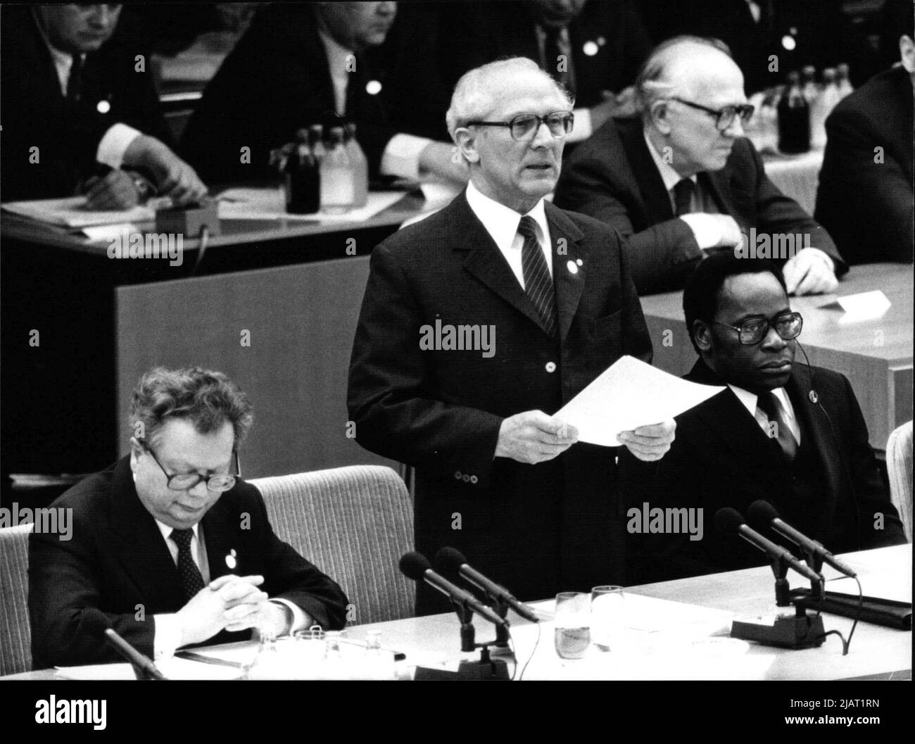 SED-Generalsekretär Erich Honecker bei der Karl-Marx Konferenz in Ost-Berlin, 1983. Stockfoto