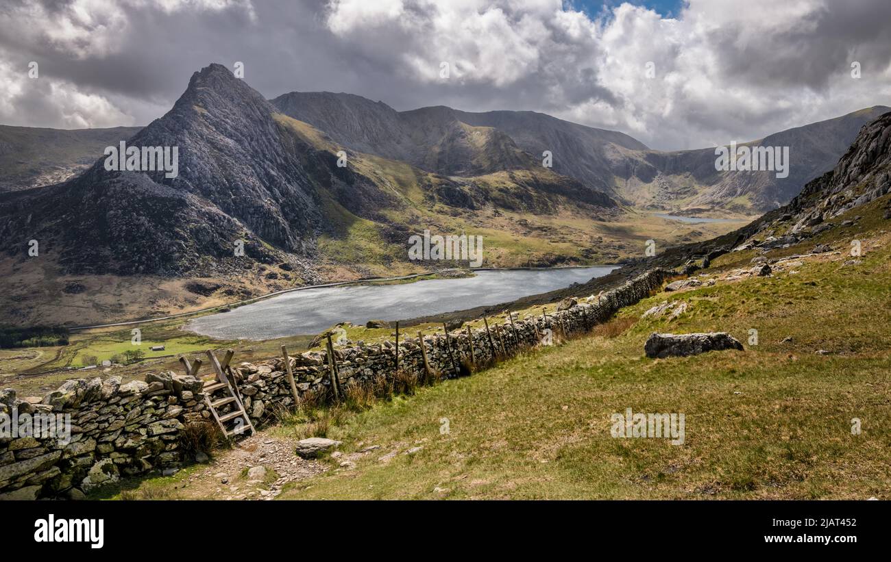 Blick Auf Die Snowdonia. Lake Ogwen und Tryfan Stockfoto