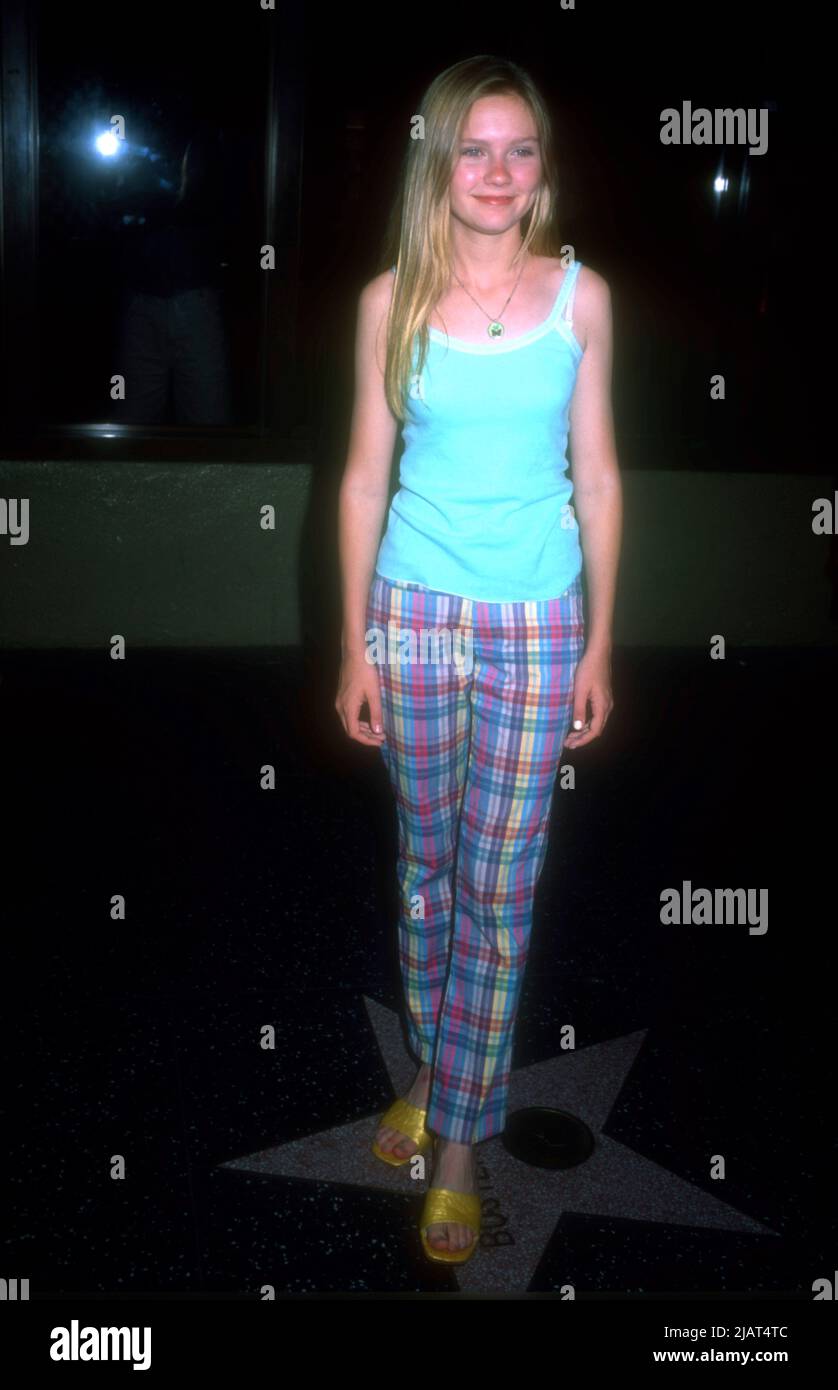 Hollywood, California, USA 10.. Juni 1996 die Schauspielerin Kirsten Dunst besuchte am 10. Juni 1996 in Hollywood, Kalifornien, USA, die Premiere von Columbia Picters „The Cable Guy“ im Mann's Chinese Theatre. Foto von Barry King/Alamy Stockfoto Stockfoto