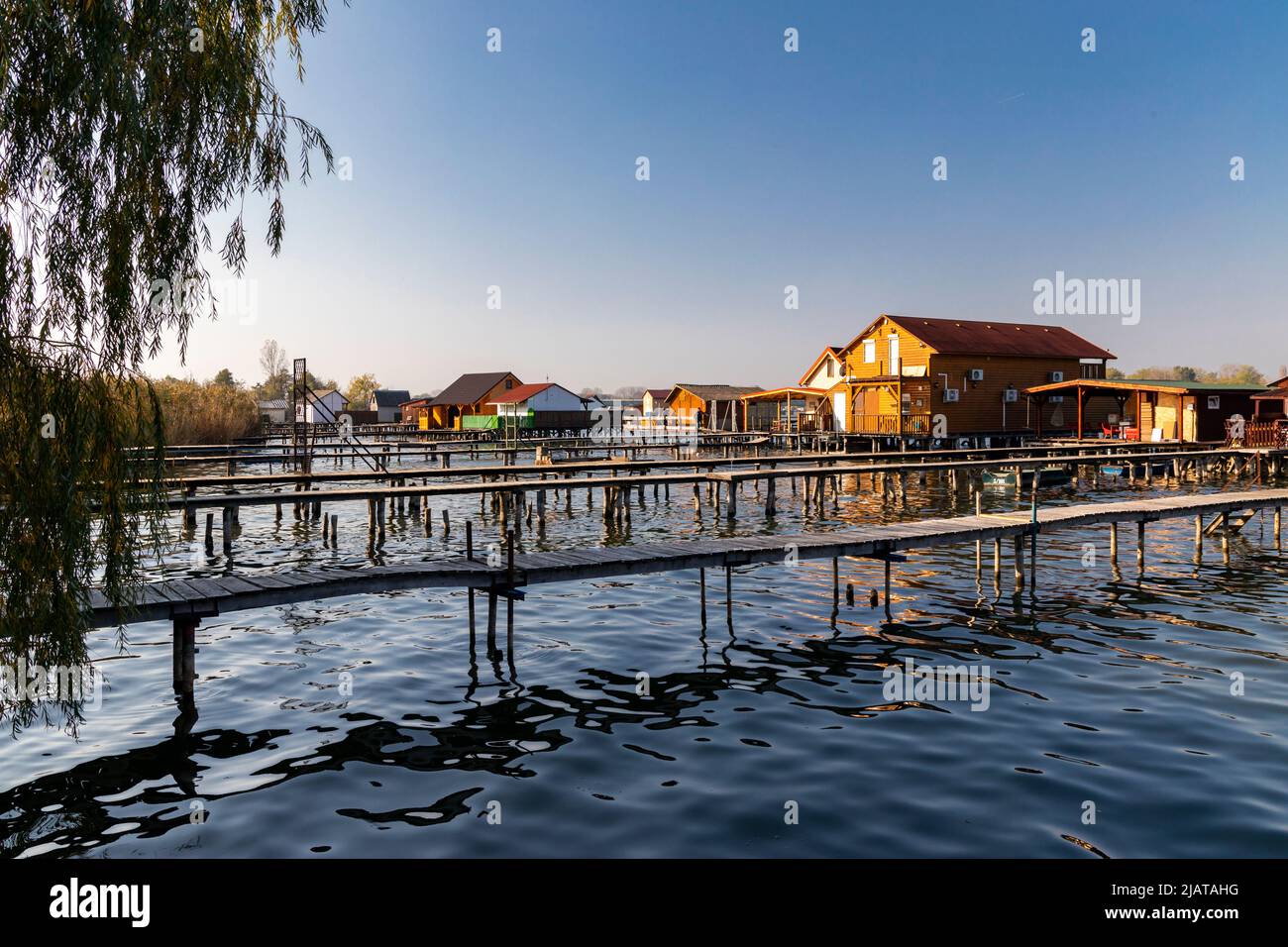Hütten auf die Piers, Bokodi - in Nordungarn Stockfoto