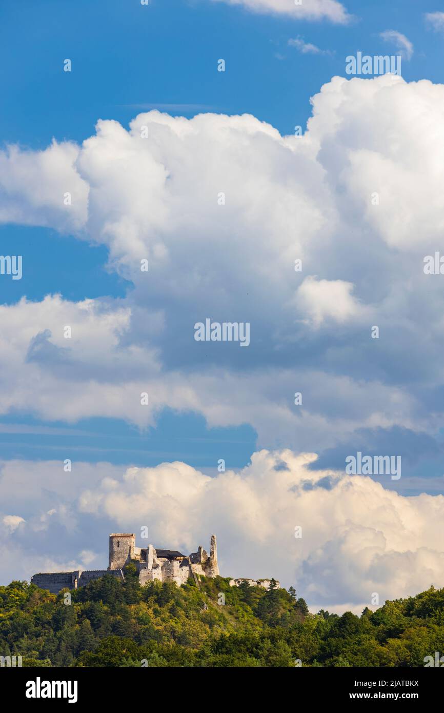 Ruinen der Cachtice-Burg, Residenz von Elisabeth Bathory, Slowakei Stockfoto