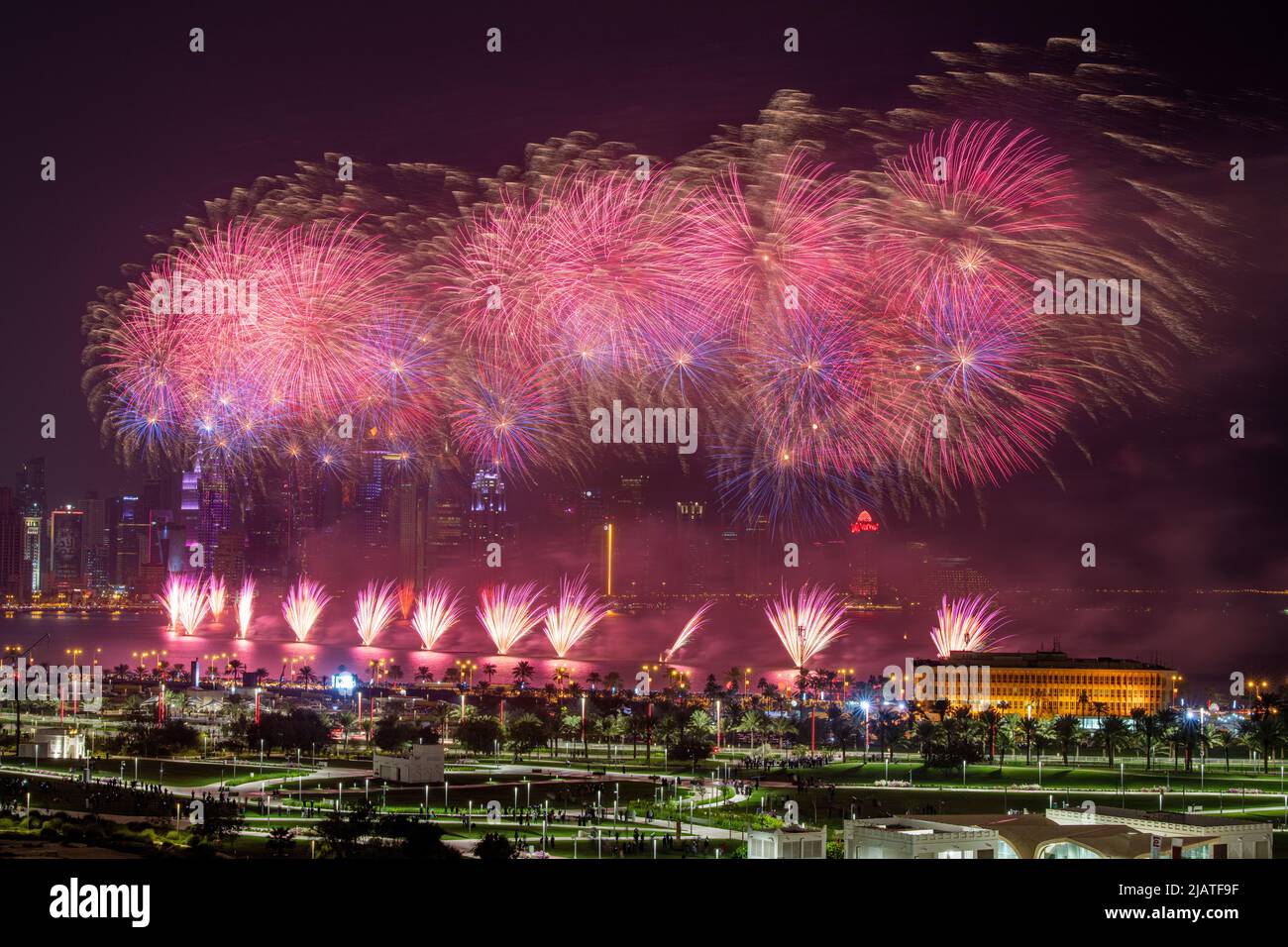 Feuerwerk an corniche in der eid Night 2021 Stockfoto