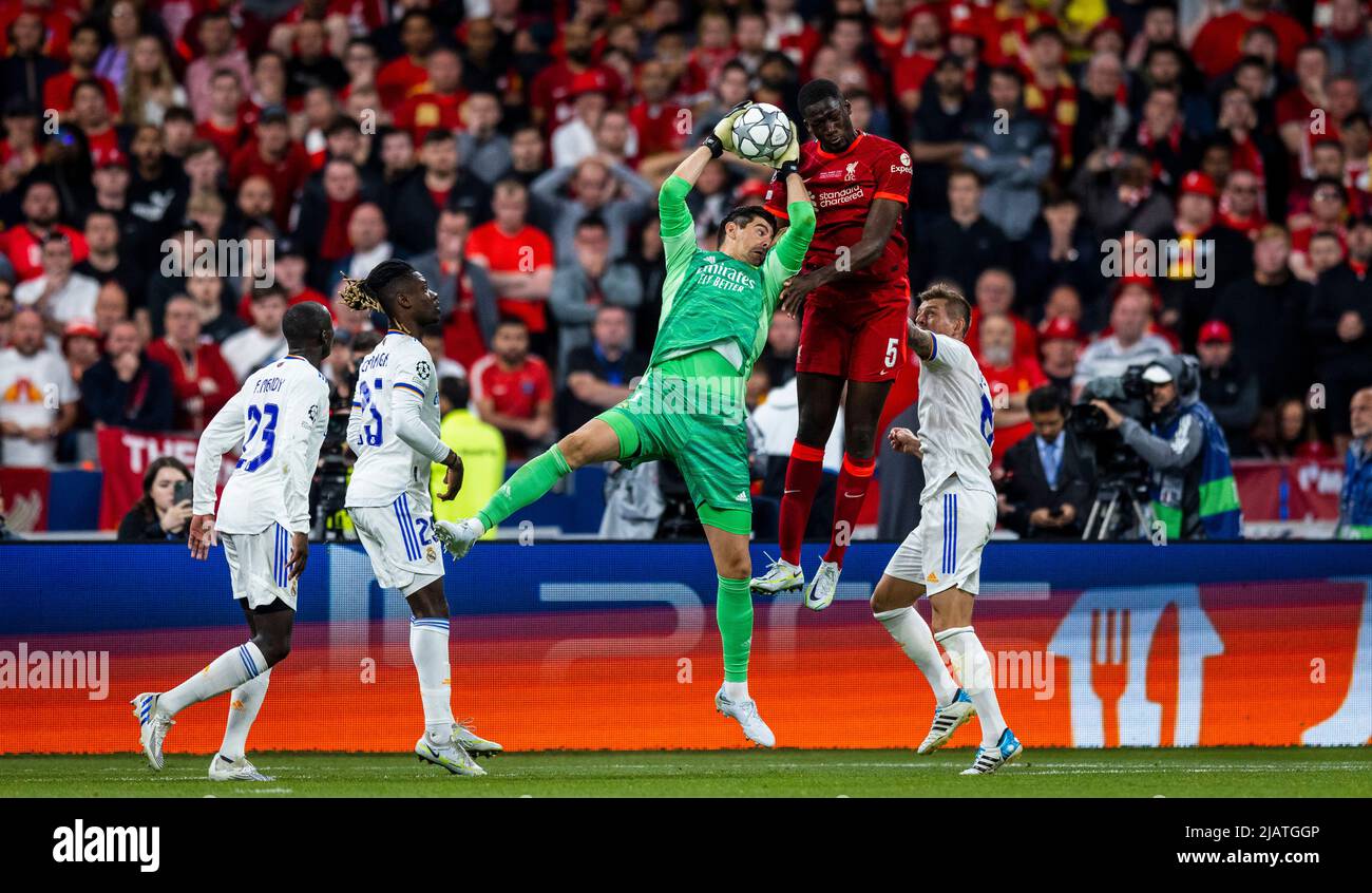 Torwart Thibaut Courtois (Real), Ibrahima Konate (Liverpool) FC Liverpool – Real Madrid Paris, Champions League, Finale, 28.05.2022, Fussball; Saiso Stockfoto