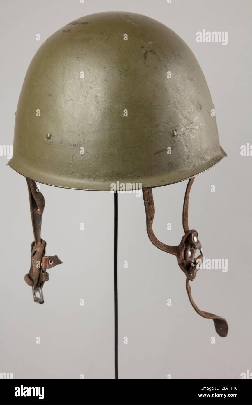 Sowjetischer Helm militärisches Muster 1940 (СШ 40 m) unbekanntes Etikett Stockfoto