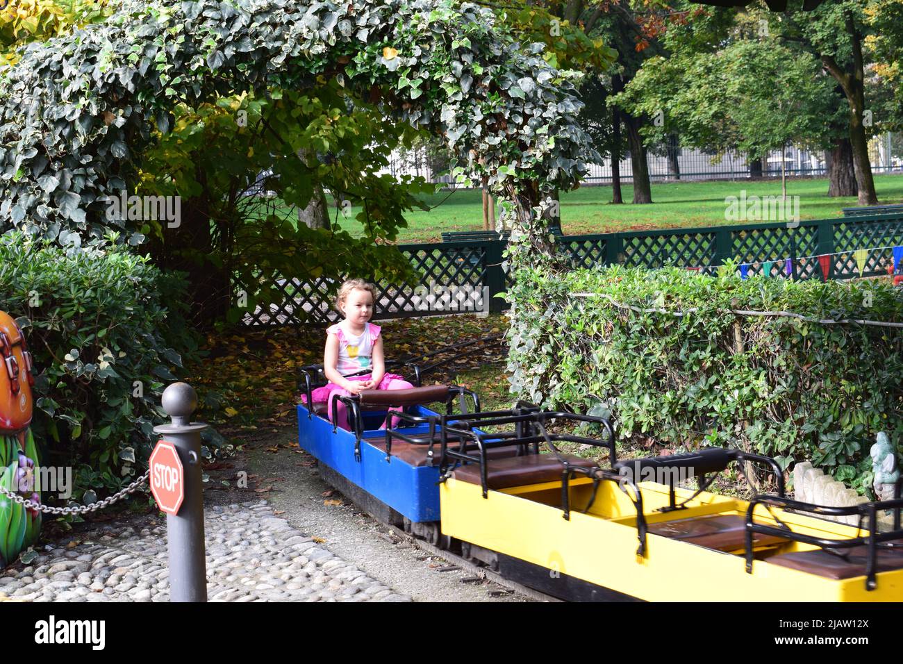 Mini-Zug für Kinder im Park Stockfoto