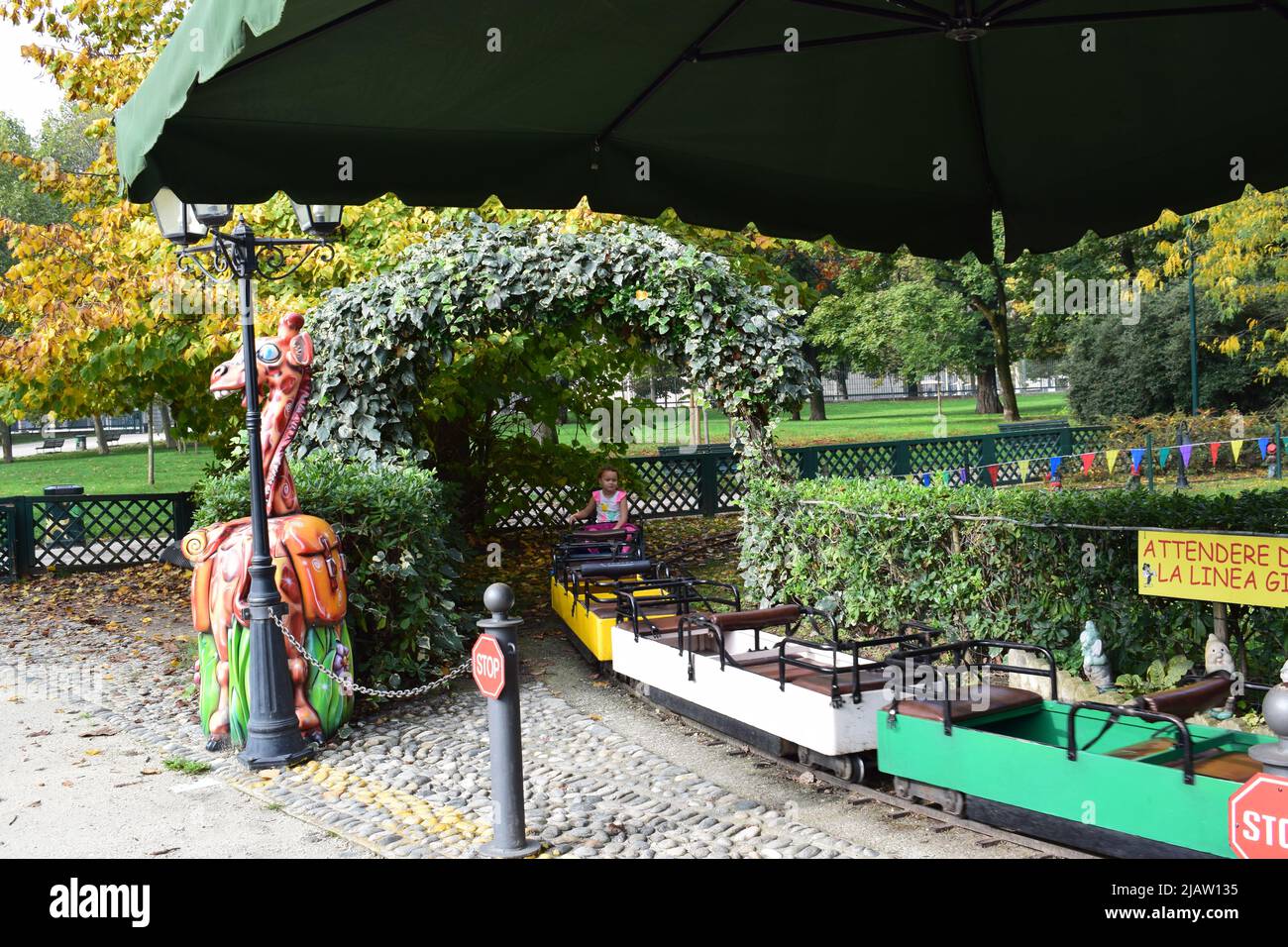 Mini-Zug für Kinder im Park Stockfoto