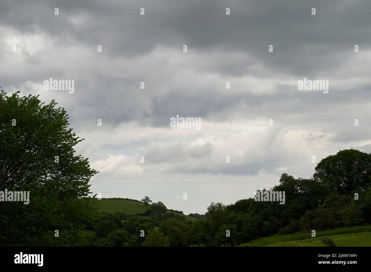 UK Wetter: 1 Jun 2022, Variable Wetterbedingungen mit starker Wolke und Schauern möglich im Bezirk Teignbridge, Devon Stockfoto
