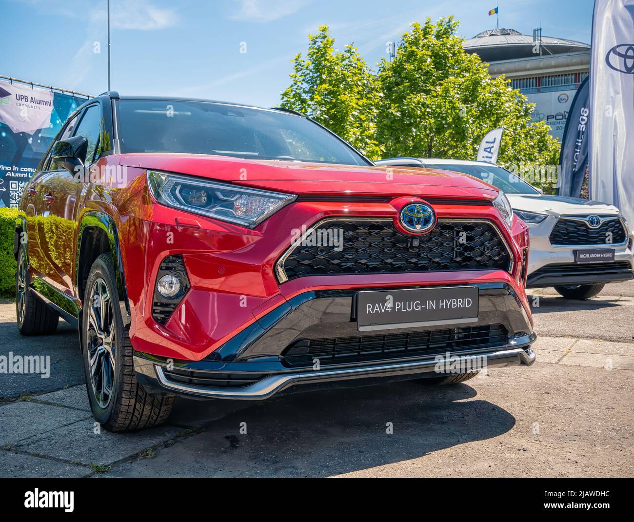 Bukarest, Rumänien - 05.20.2022: Nahaufnahme des neuen Toyota RAV4 Plug-in-Hybrid Stockfoto