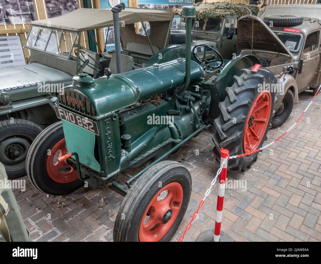 Fordson Model N Traktor im Eden Camp Modern History Theme Museum in der Nähe von Malton, North Yorkshire, England. Stockfoto