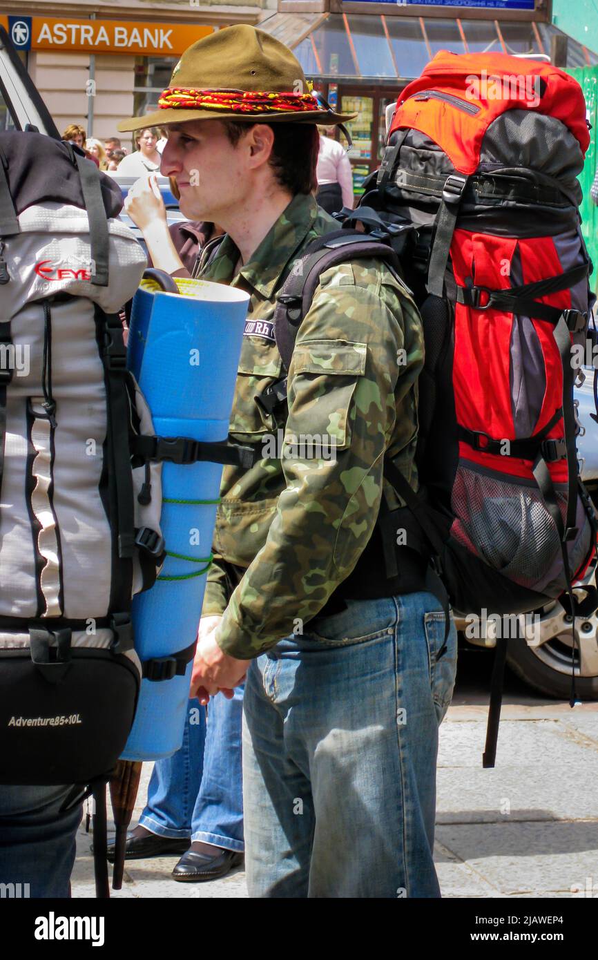 Tourist Backpacker im Stadtzentrum, Lviv, Ukraine Stockfoto