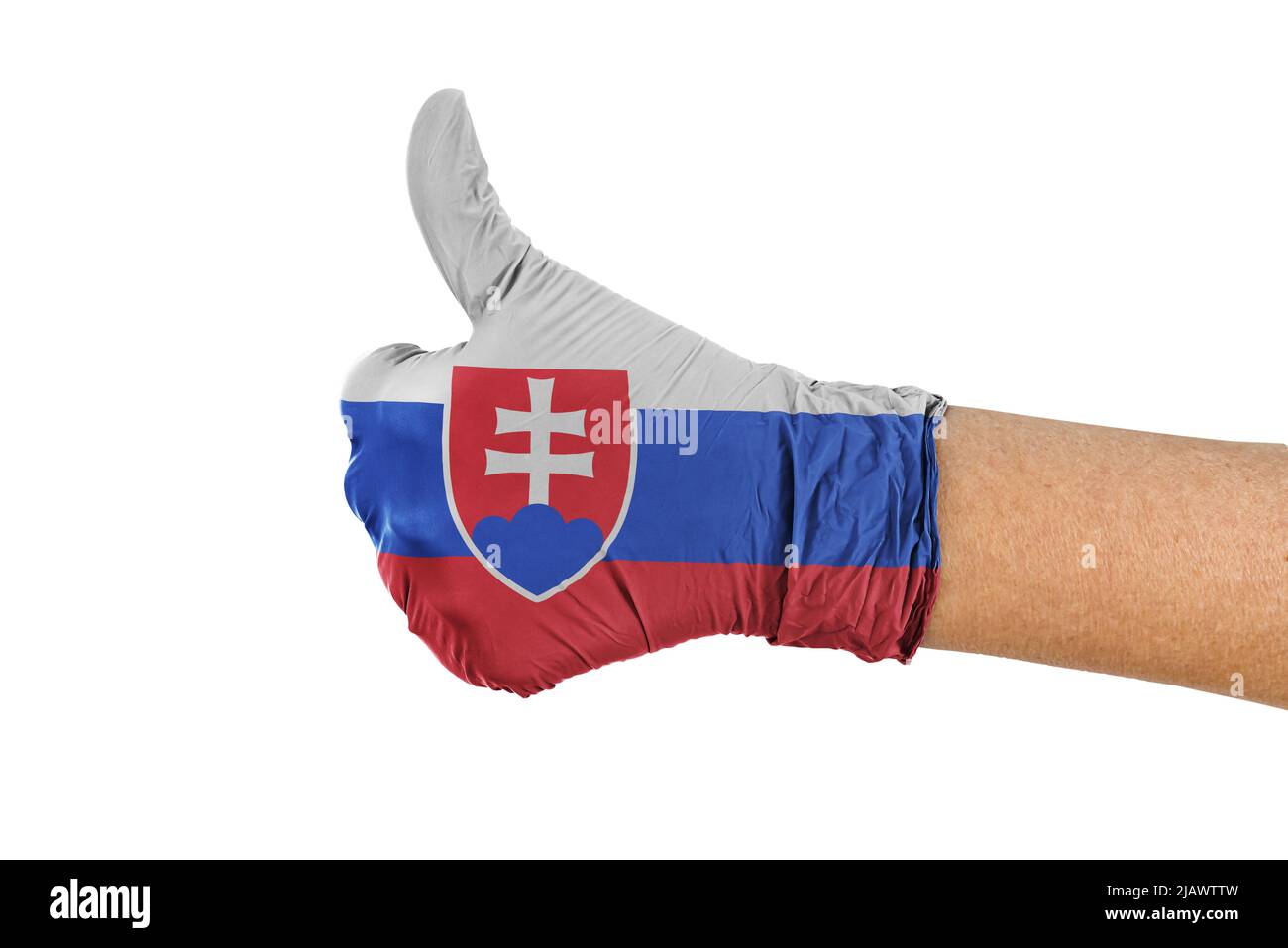 Slovakia-Flagge auf einem medizinischen Handschuh mit Daumen nach oben Stockfoto